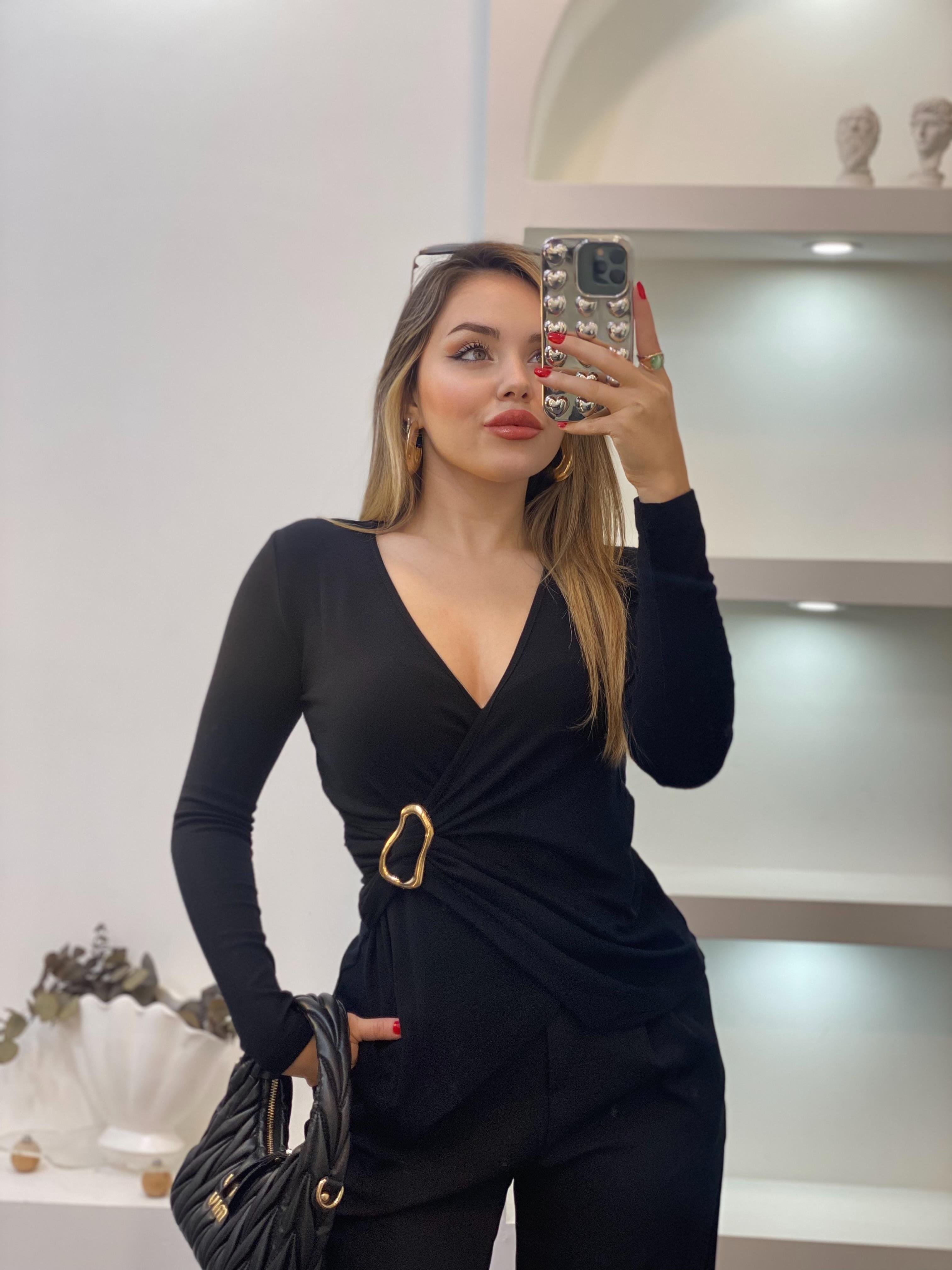 Siyah Gold Broşlu Bluz