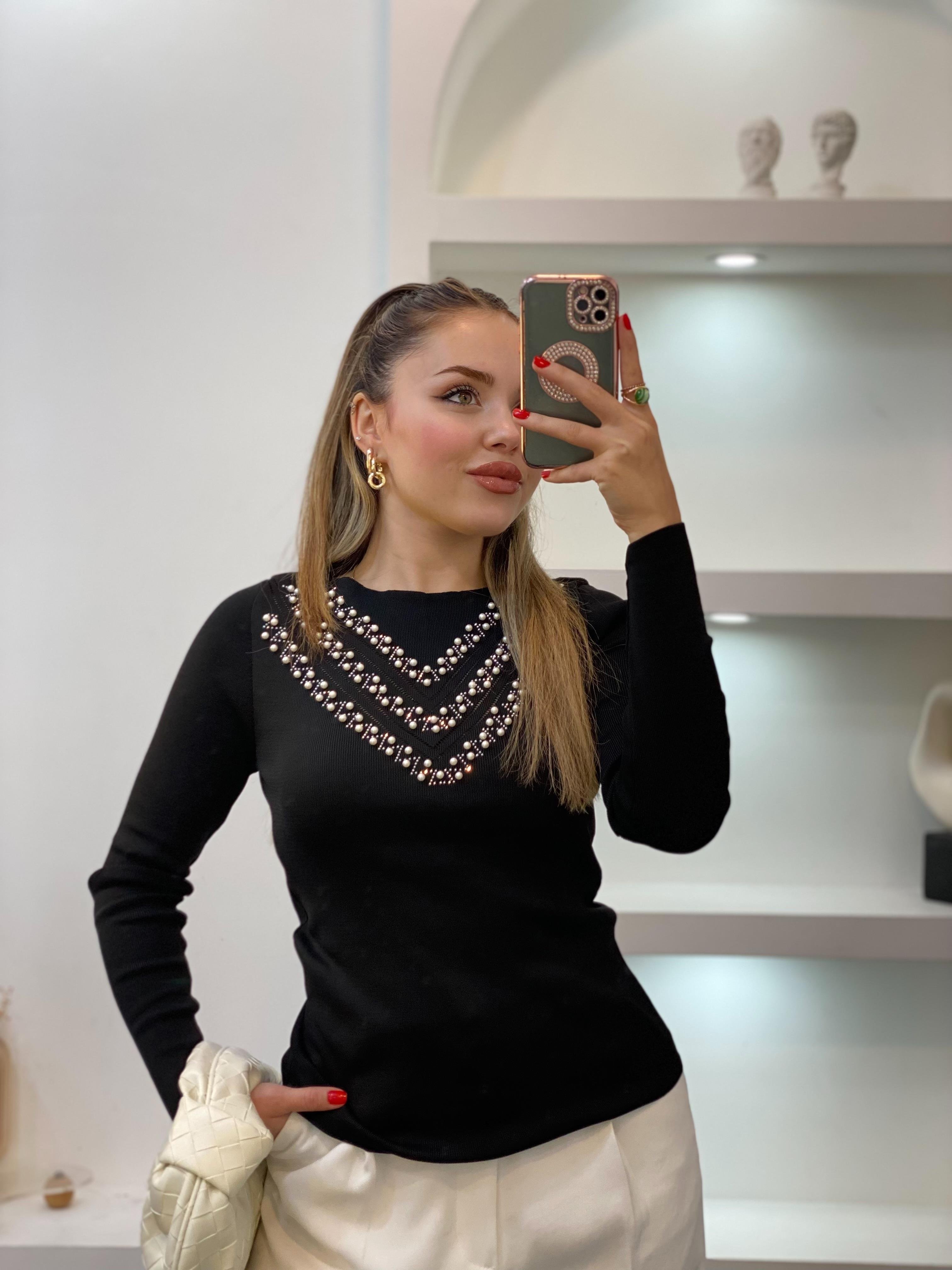 Siyah İnci Detaylı Triko Bluz