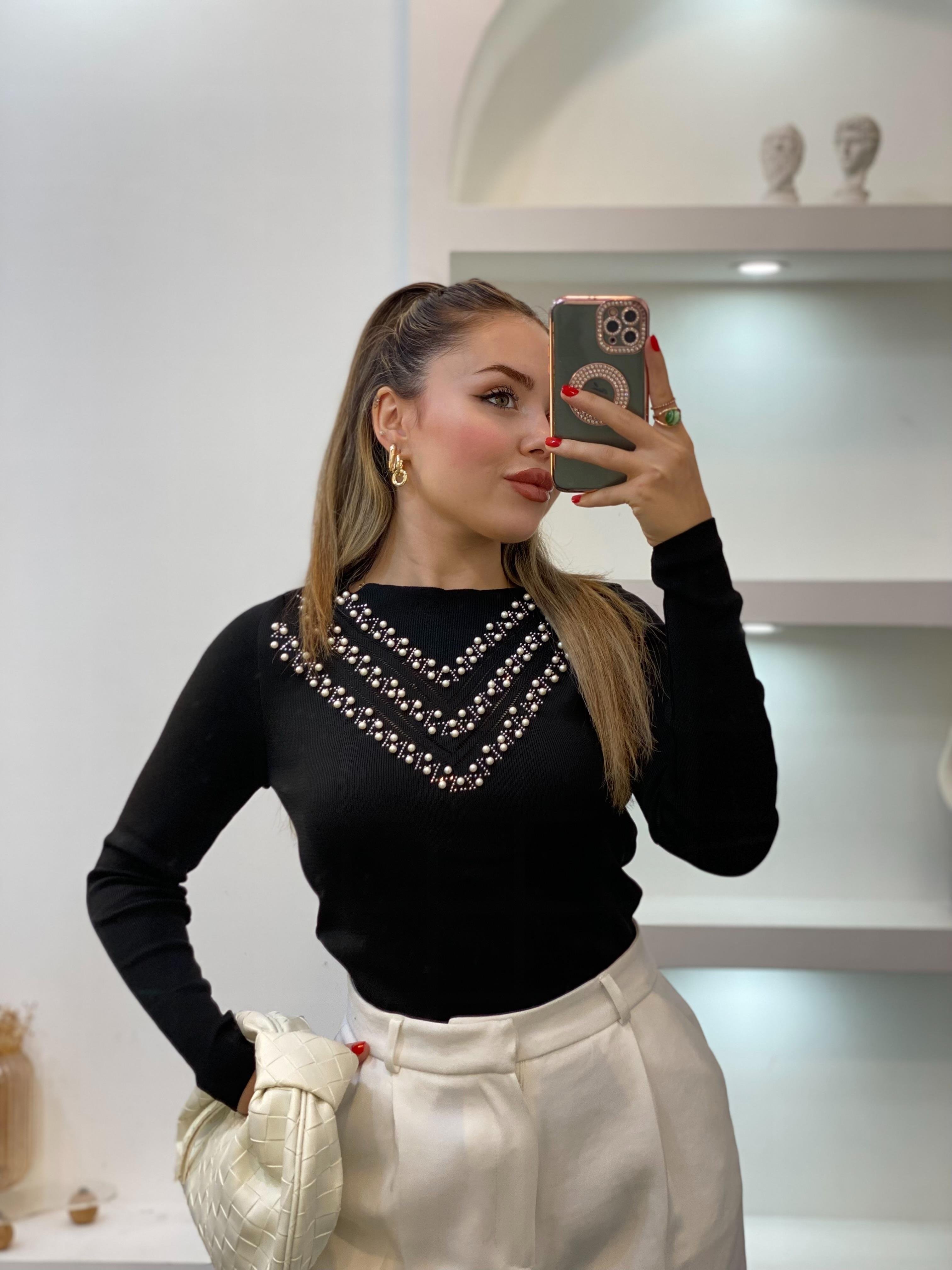 Siyah İnci Detaylı Triko Bluz