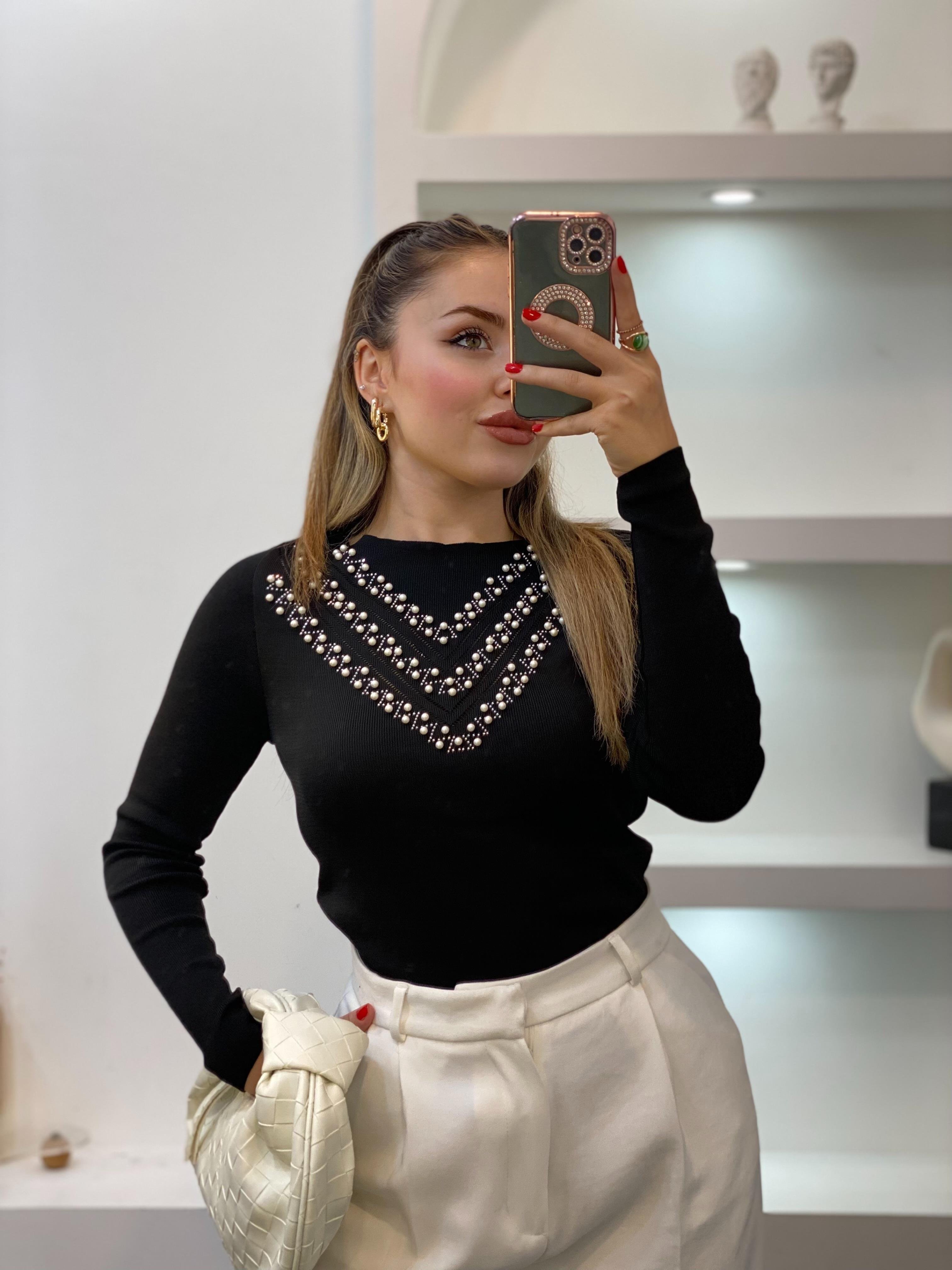 Siyah İnci Detaylı Triko Bluz