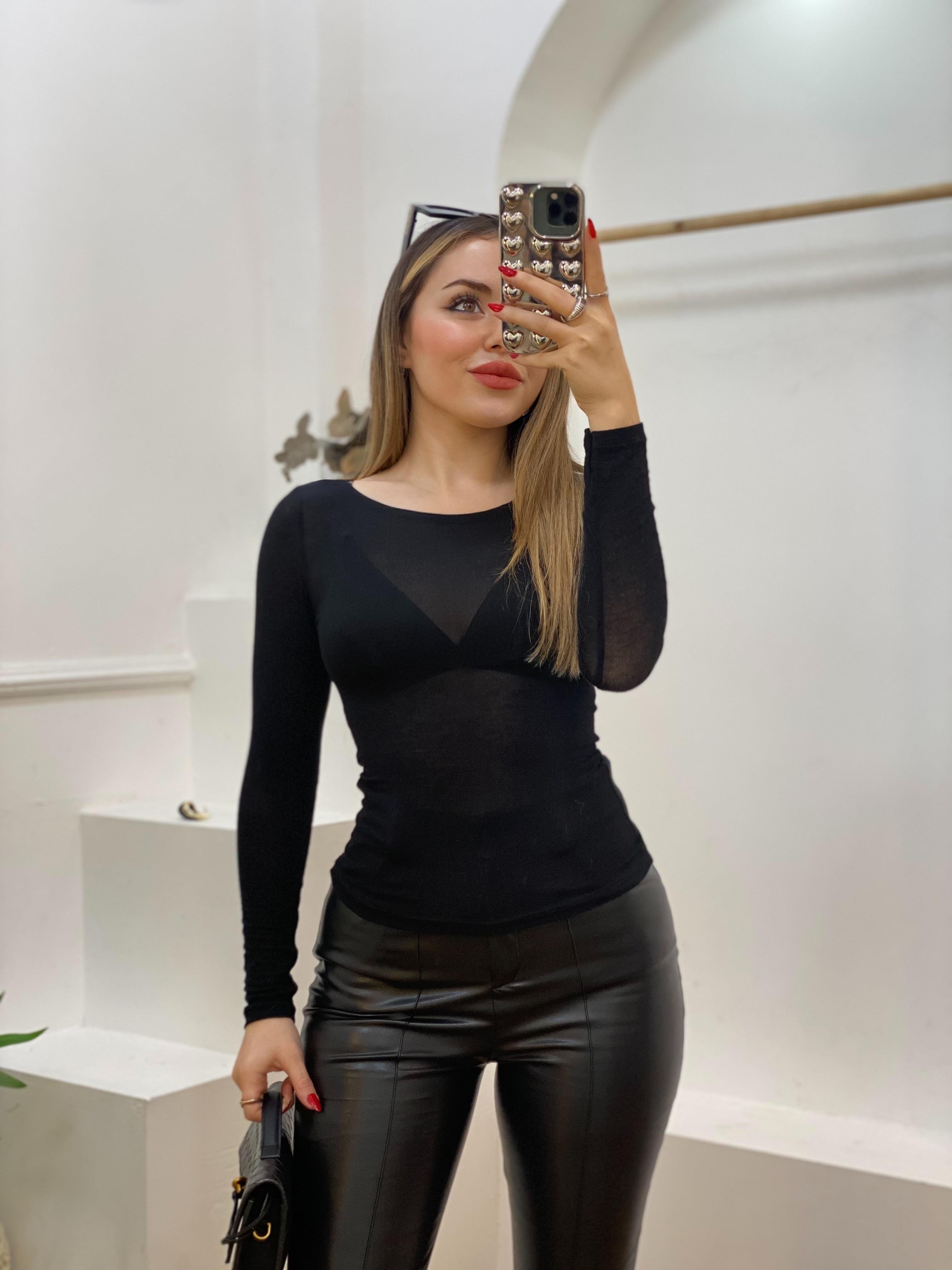 Siyah Kayık Yaka Transparan Bluz
