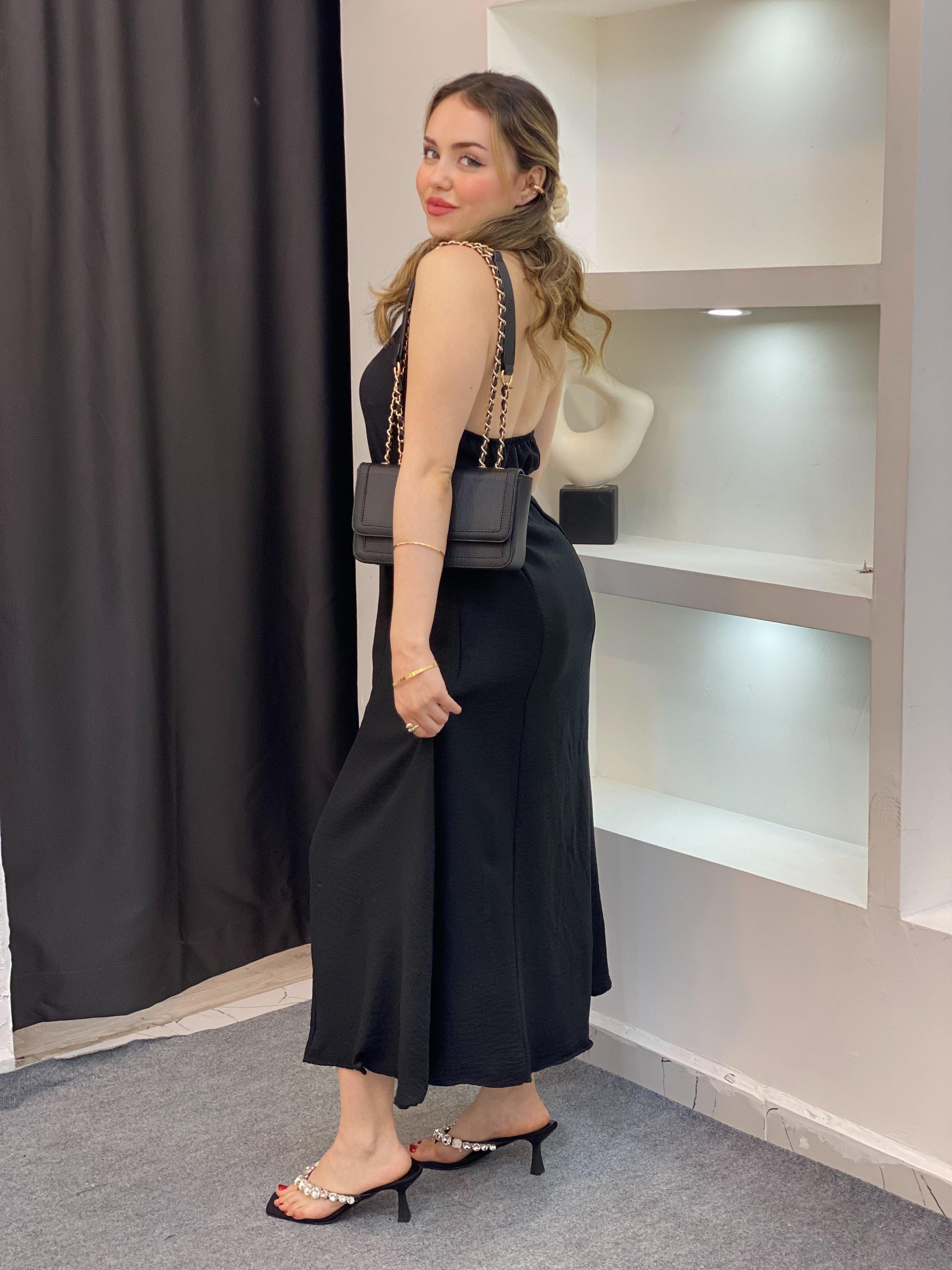 Siyah Kemerli Sırt Dekolteli Model Elbise