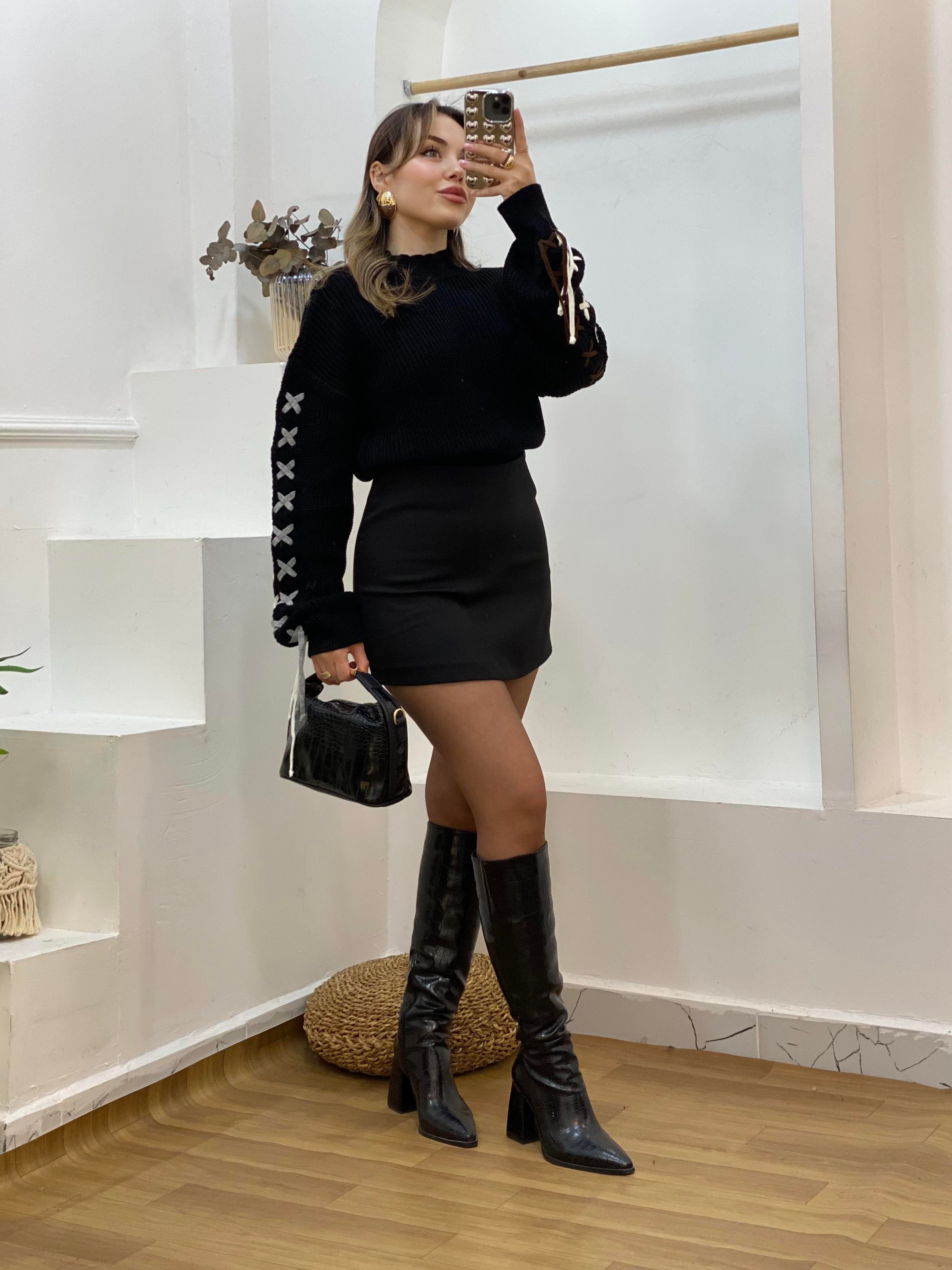 Siyah Kolları Dikişli Model Kazak