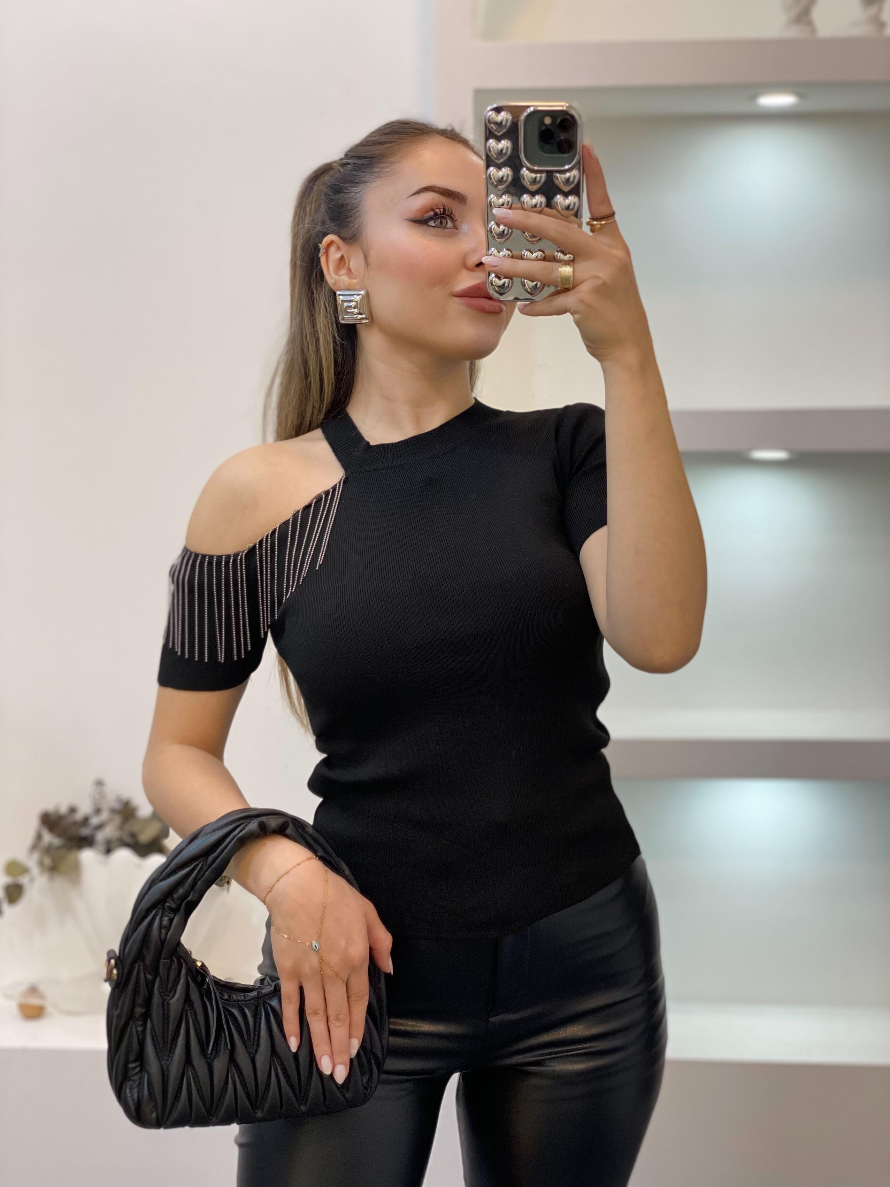Siyah Kolu Zincirli Model Triko 
