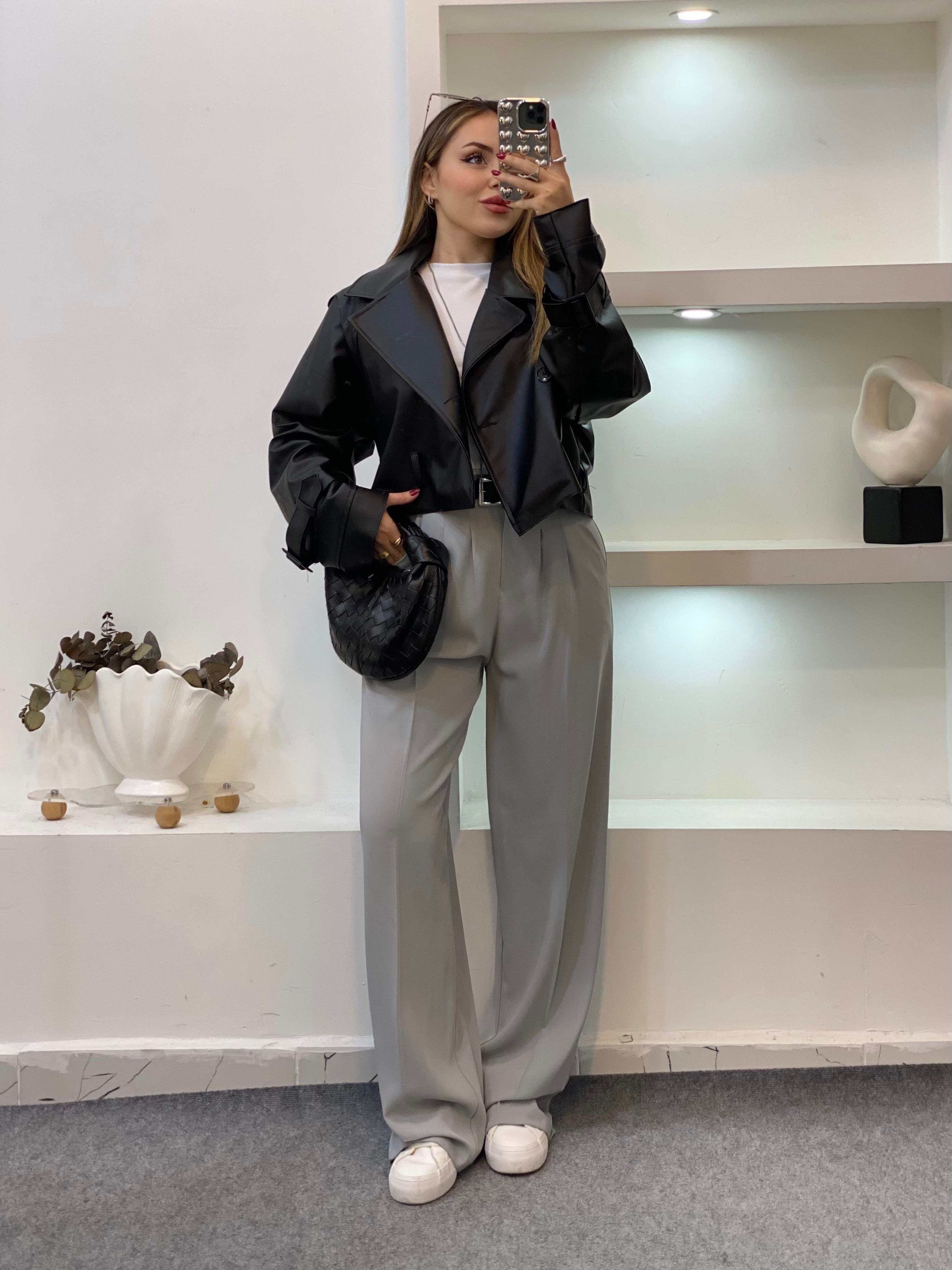 Siyah Kuşaklı Model Deri Ceket