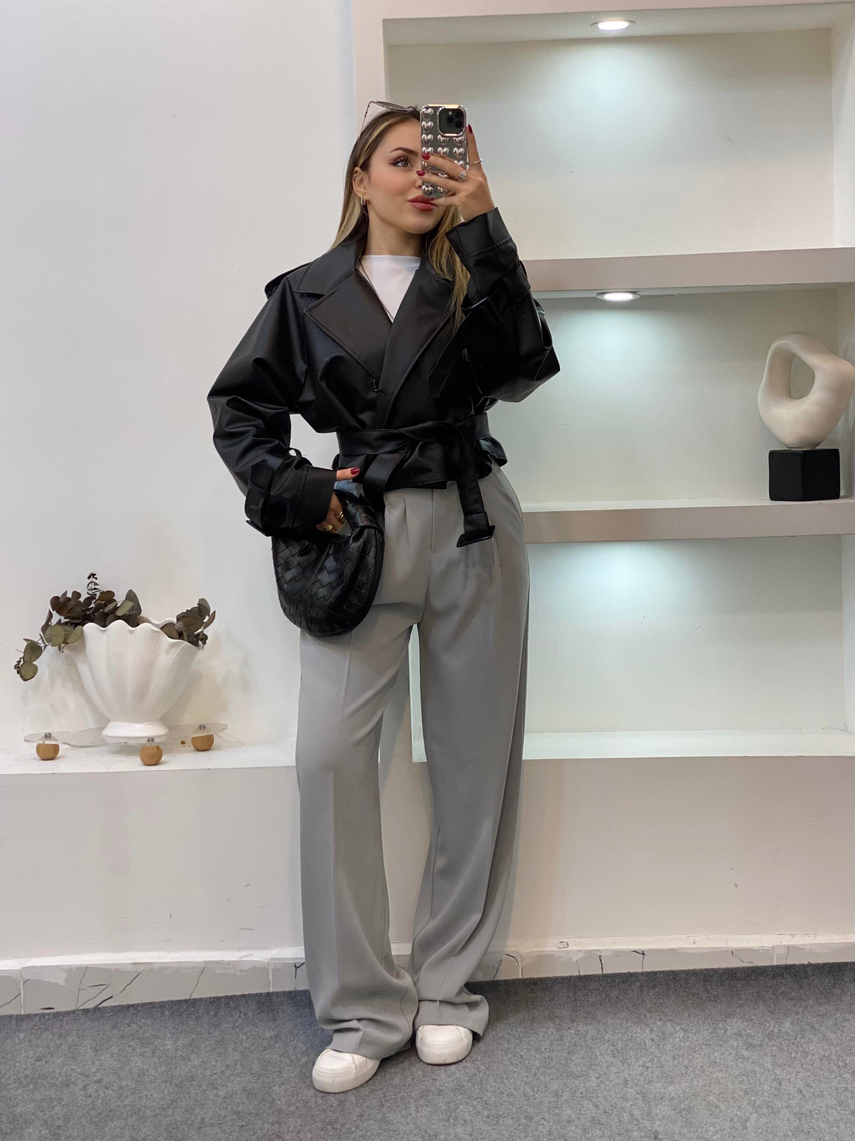 Siyah Kuşaklı Model Deri Ceket