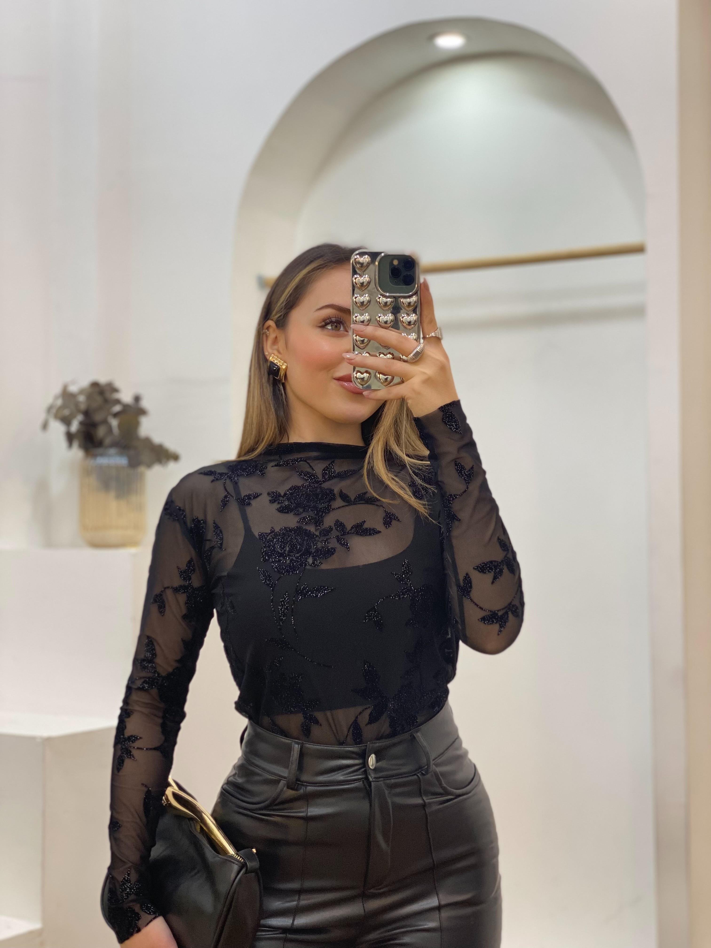 Siyah Nakışlı Transparan Bluz