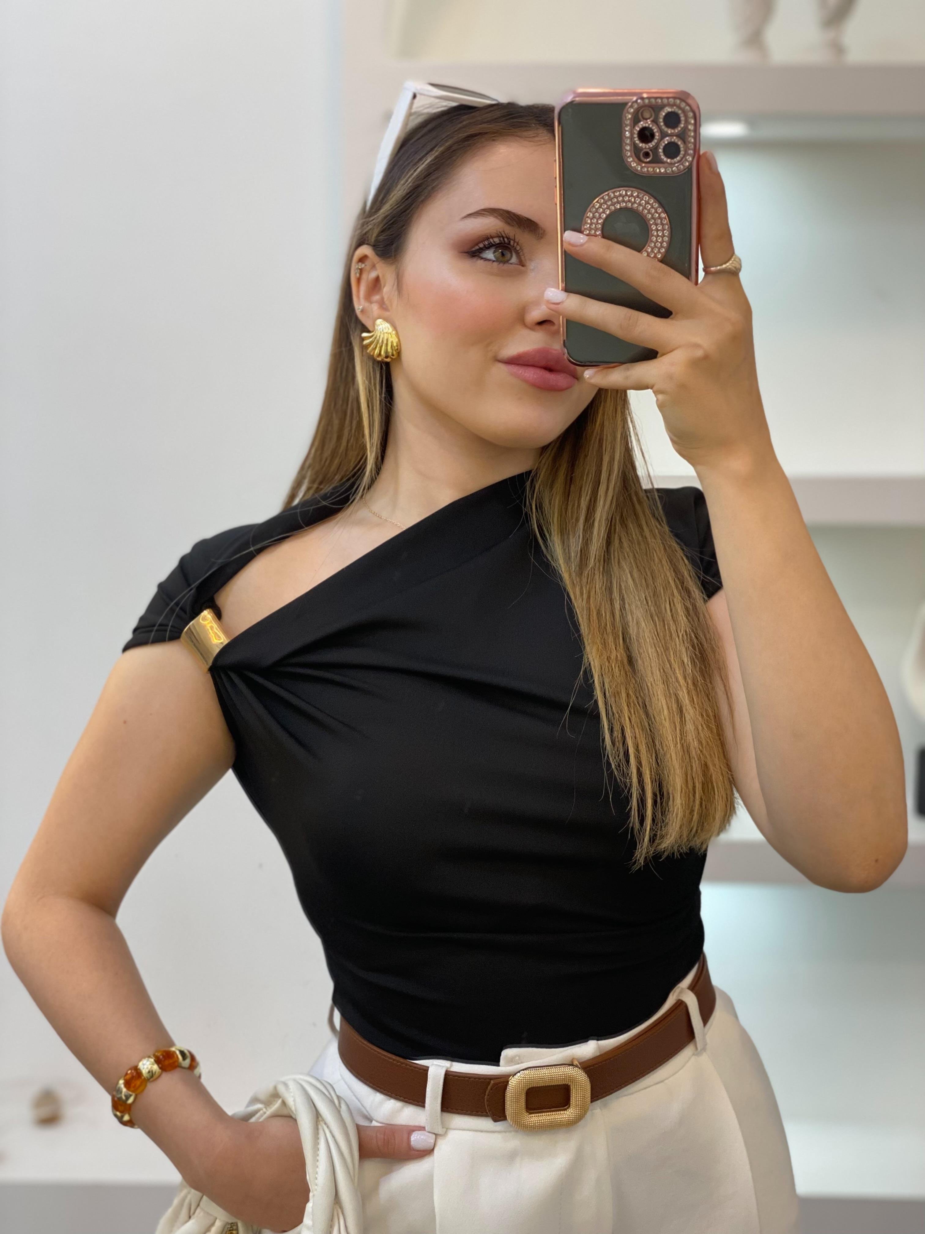 Siyah Omuz Gold Tokalı Bluz