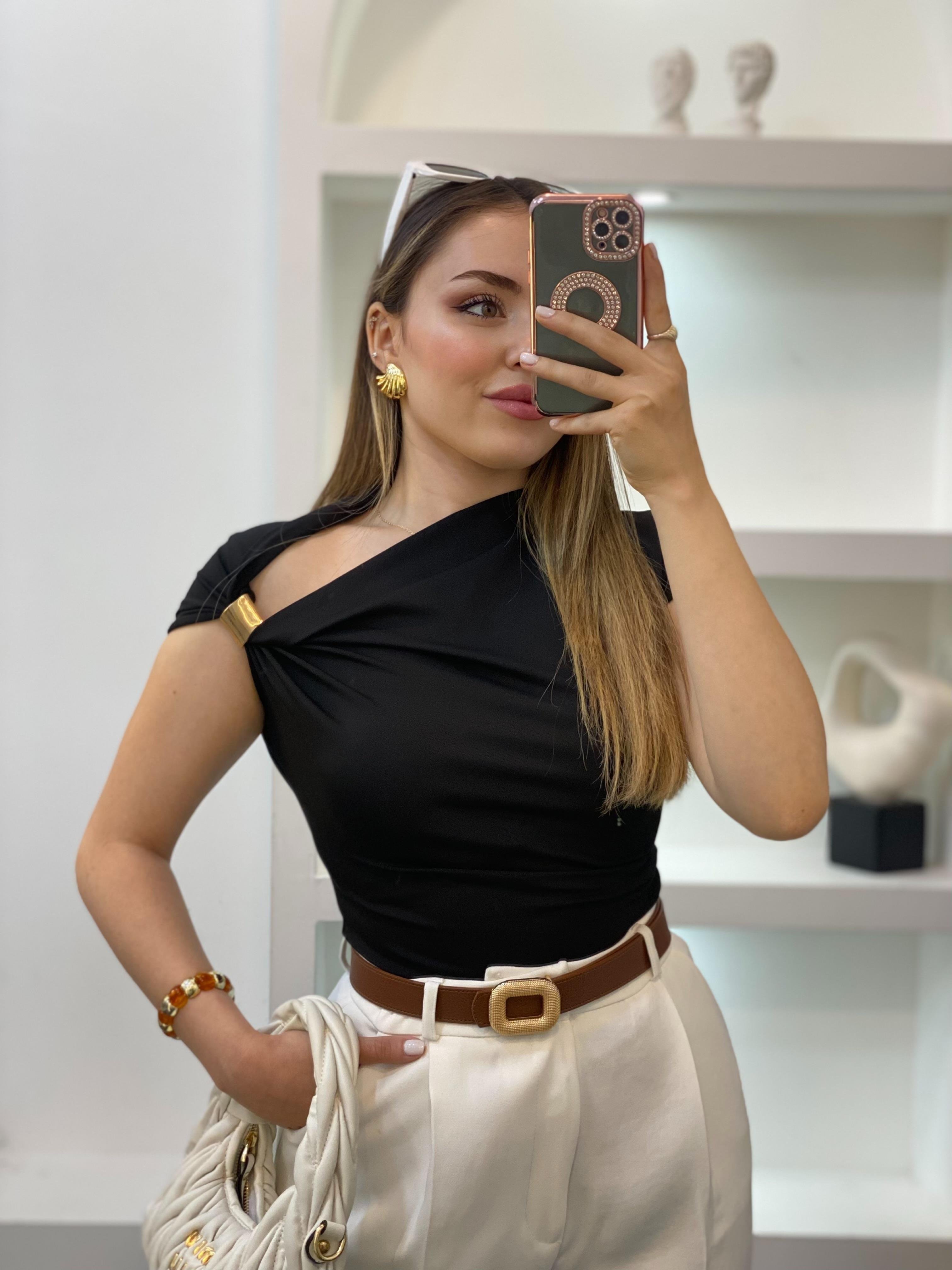 Siyah Omuz Gold Tokalı Bluz