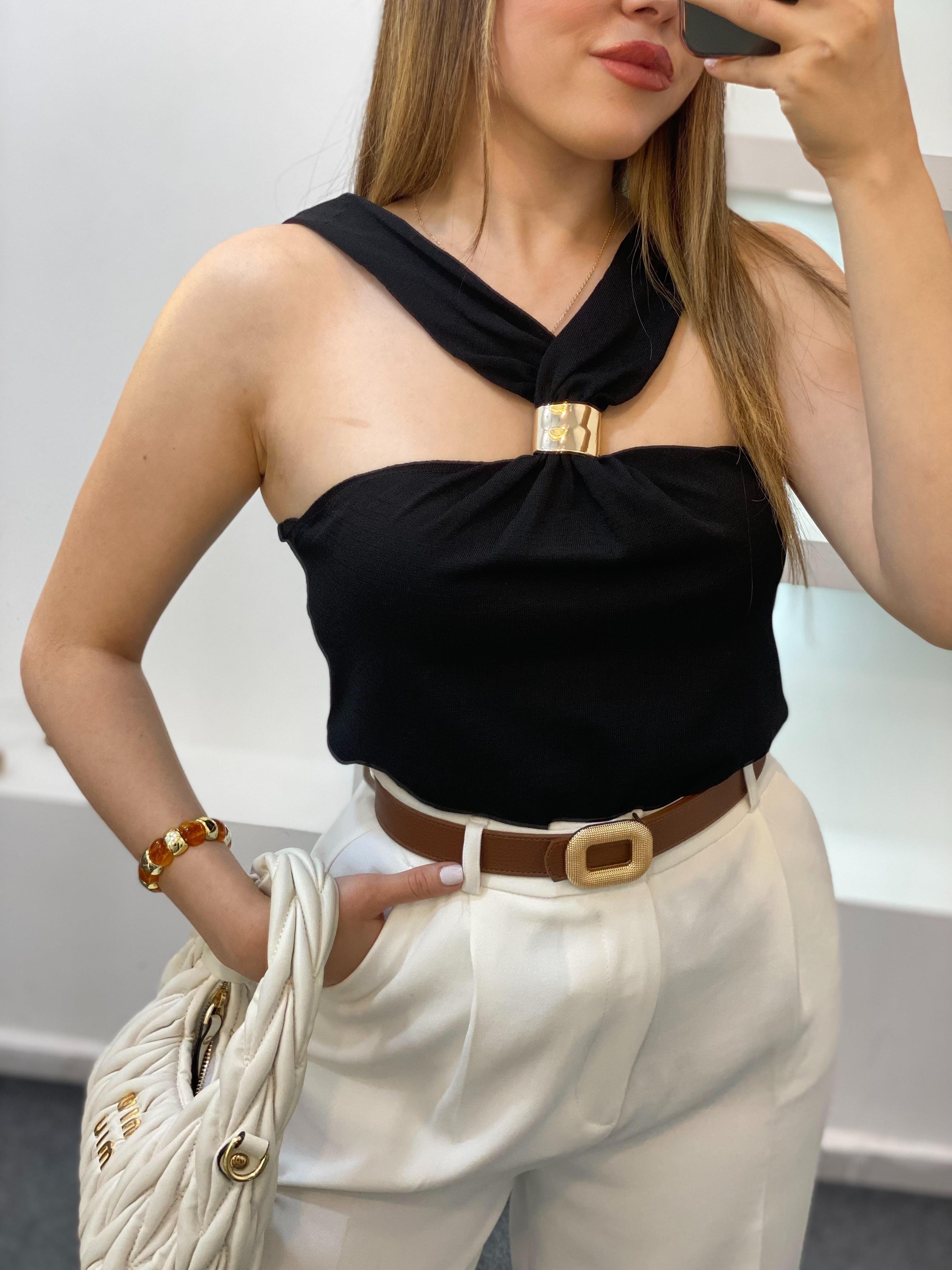 Siyah Önü Tokalı Model Triko Bluz