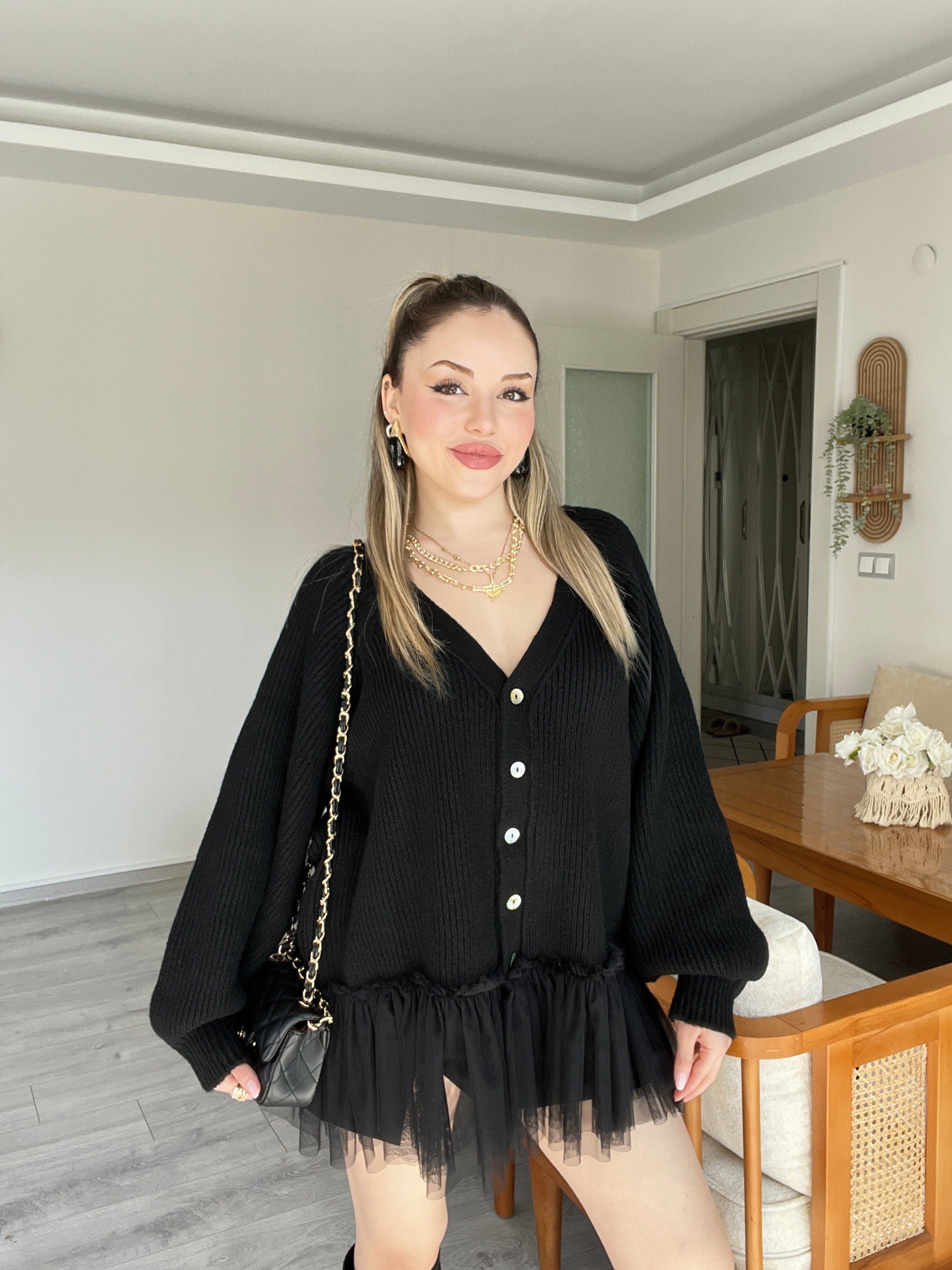 Siyah Premium Kalite Tül Detaylı Hırka