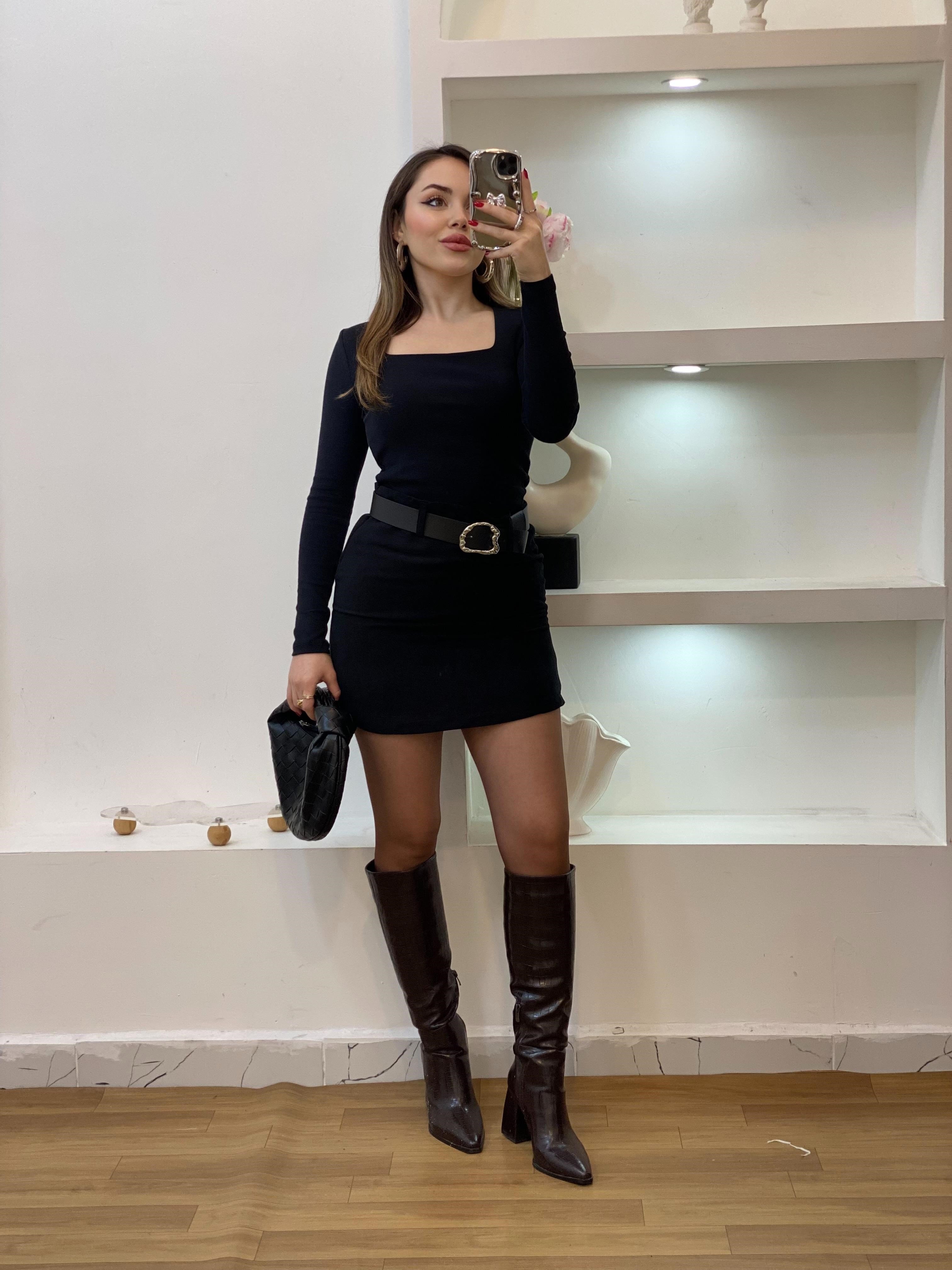 Siyah Sandık Yaka Basic Bluz