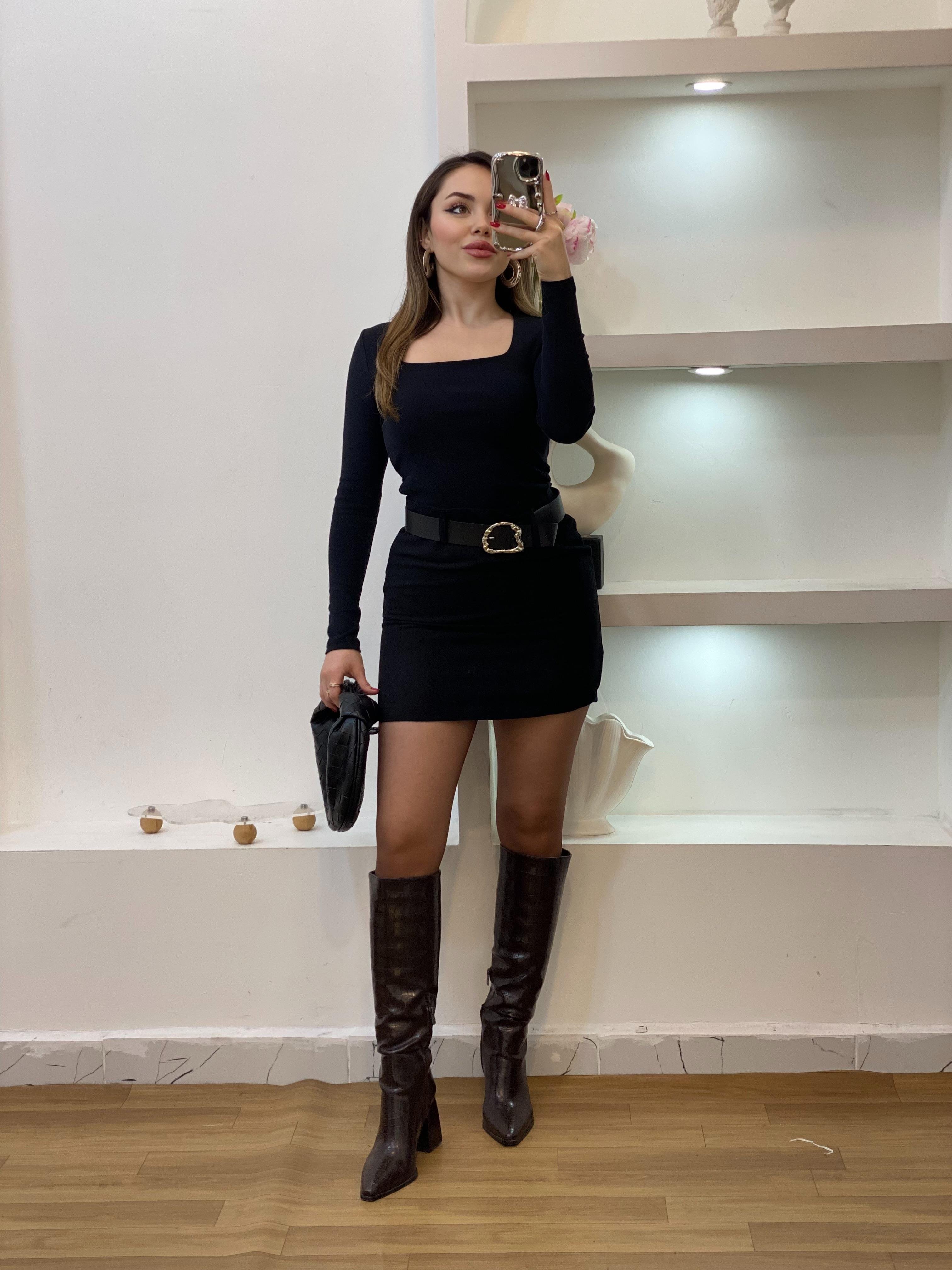 Siyah Sandık Yaka Basic Bluz