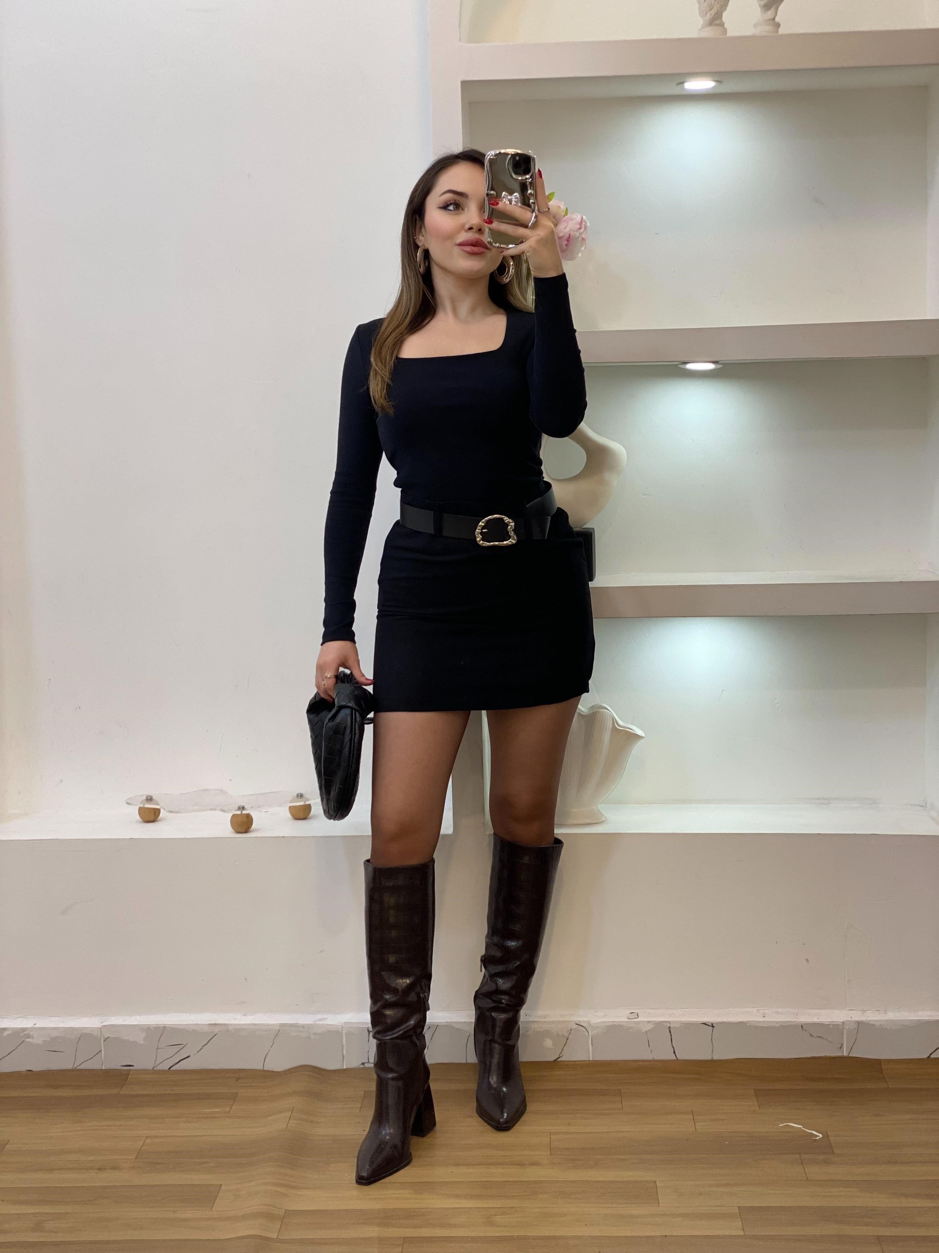 Siyah Sandık Yaka Basic Bluz