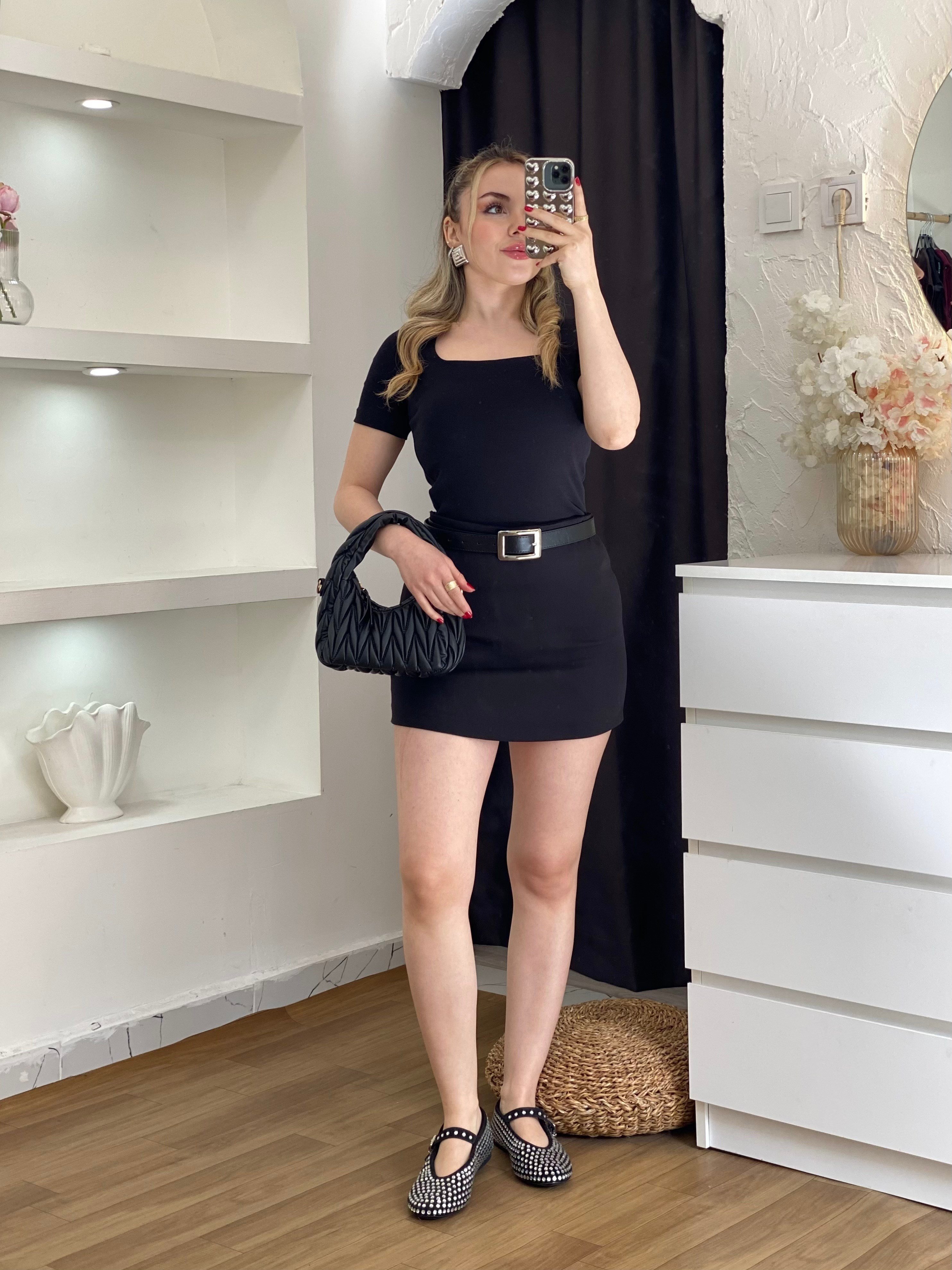 Siyah Sandık Yaka Kısa Kol Basic Bluz