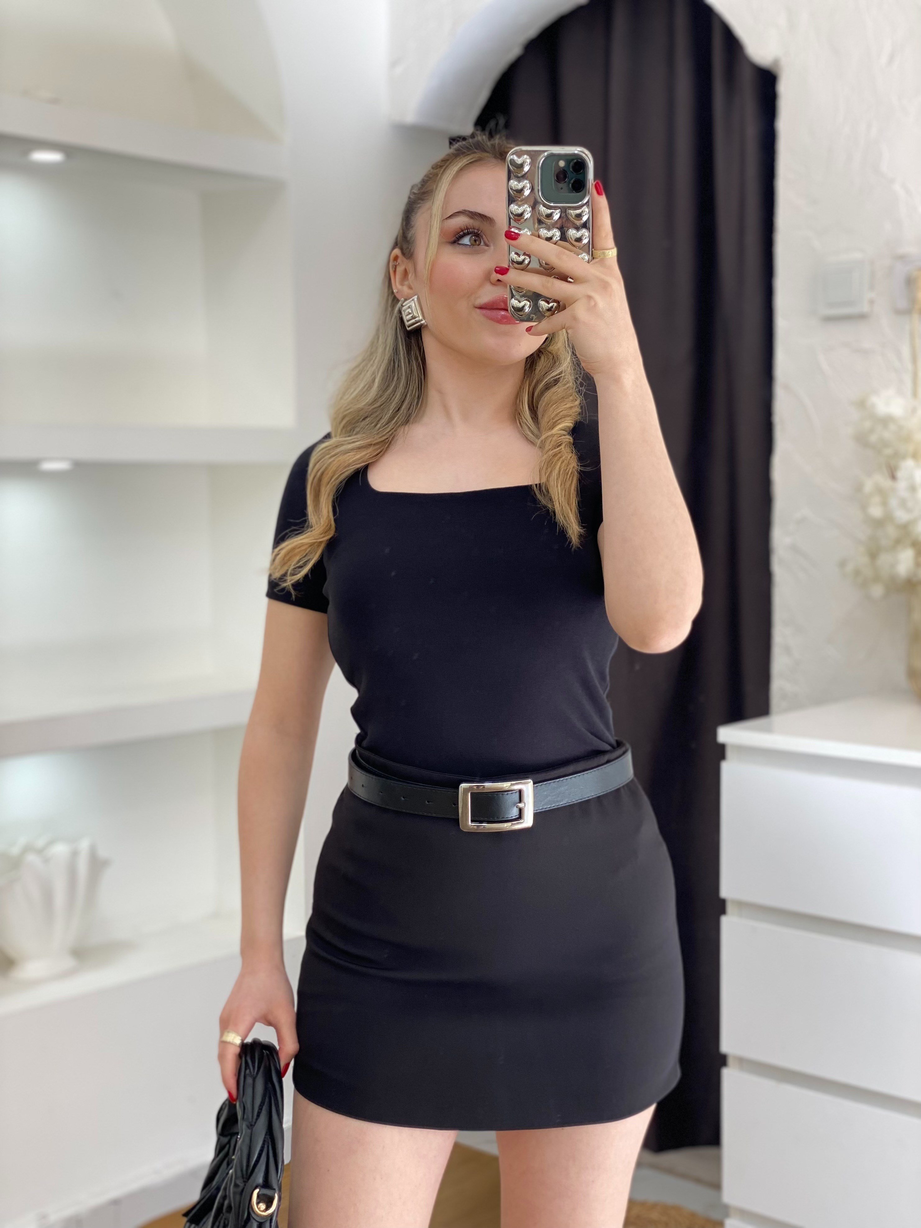 Siyah Sandık Yaka Kısa Kol Basic Bluz