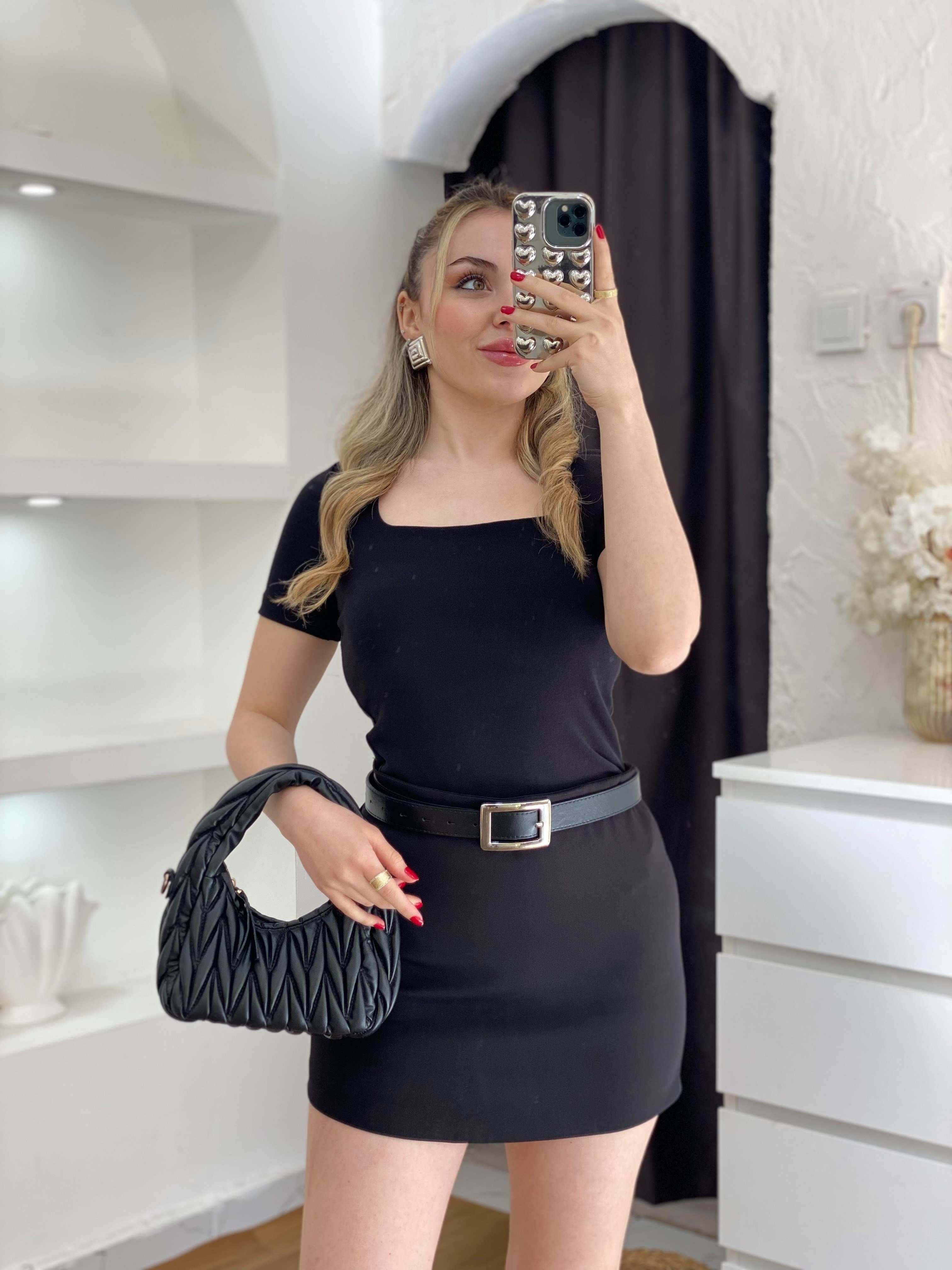 Siyah Sandık Yaka Kısa Kol Basic Bluz