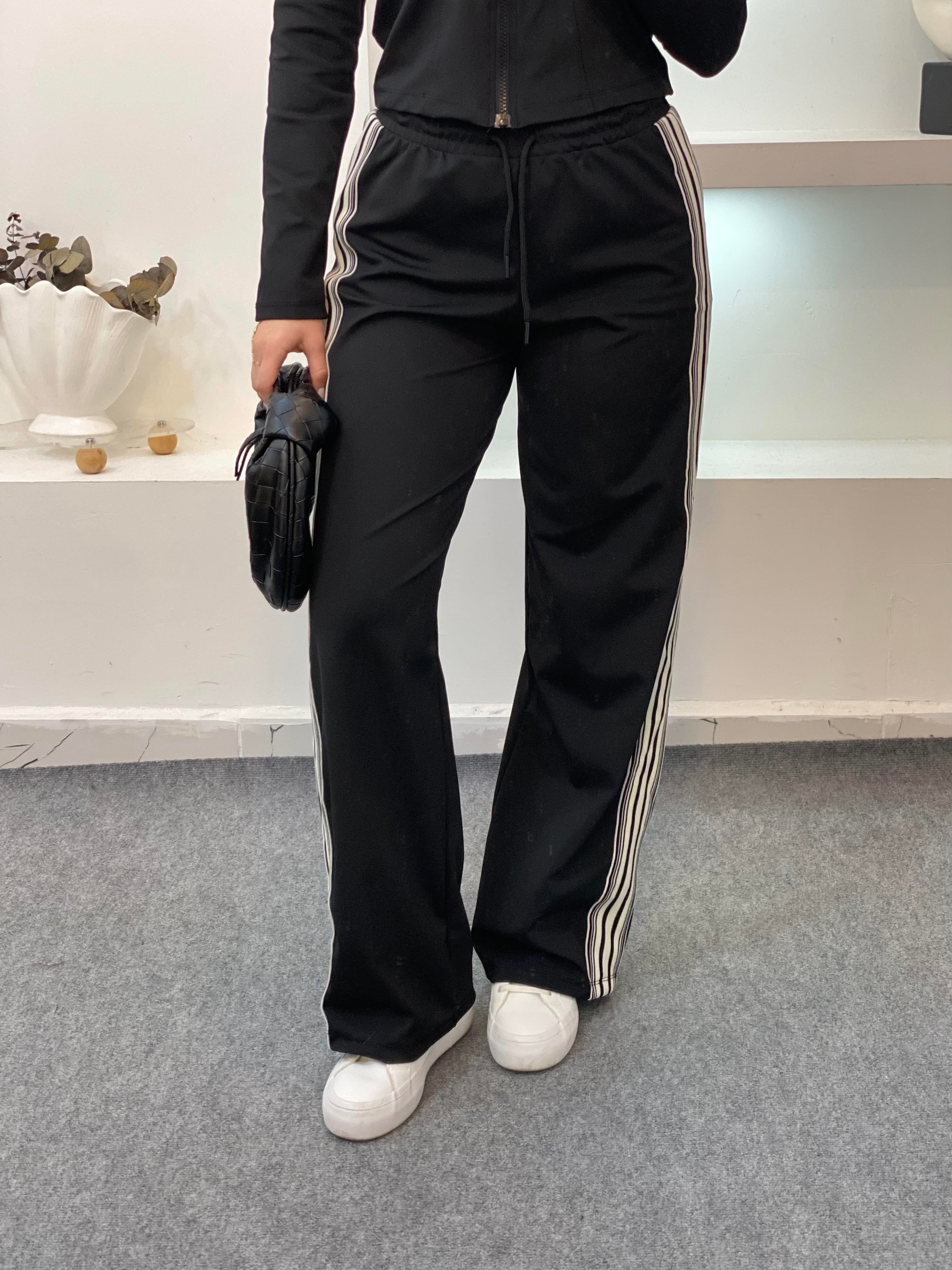 Siyah Şeritli Likralı Eşofman Takım