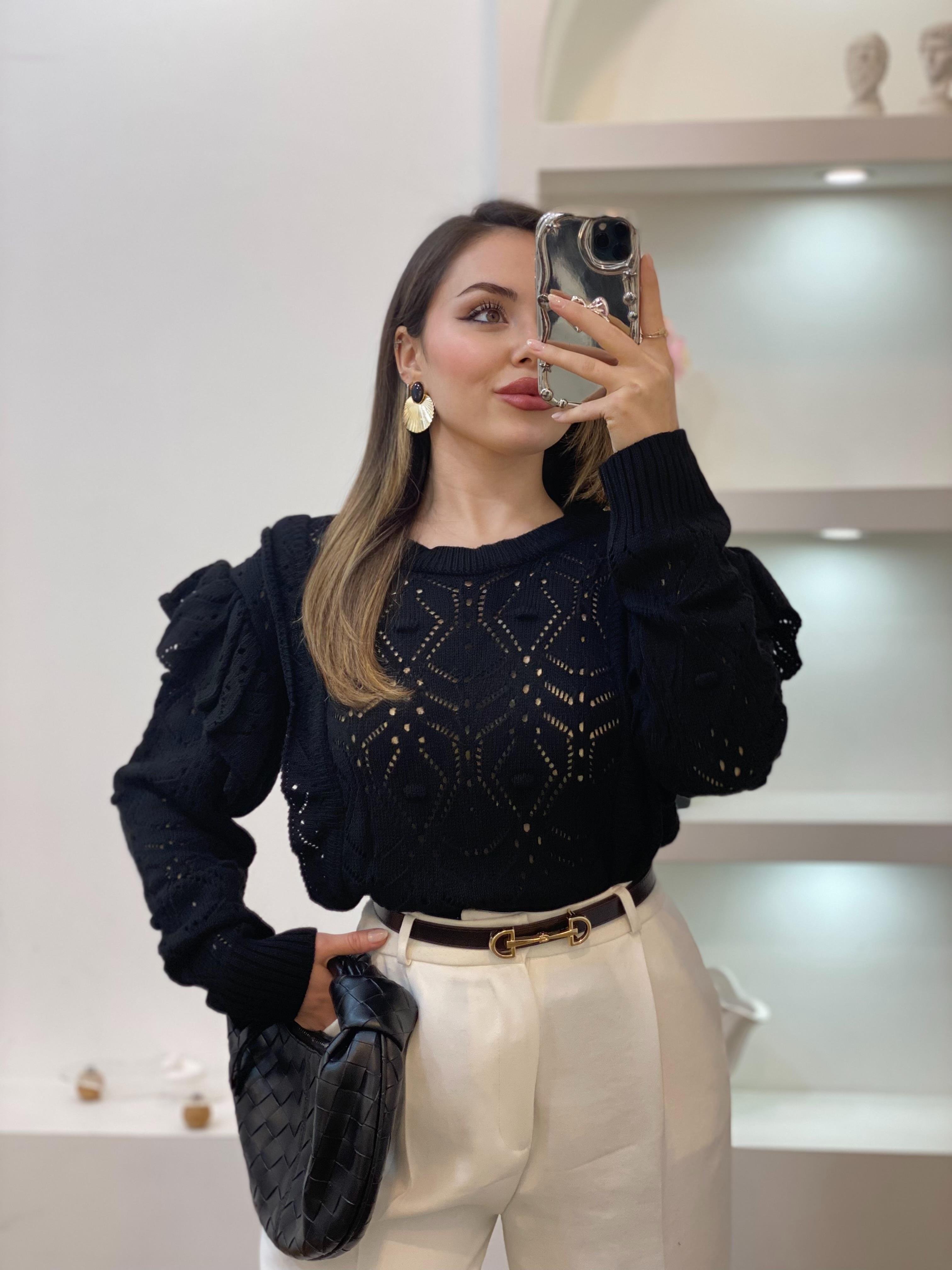 Siyah Volanlı Model Triko Kazak