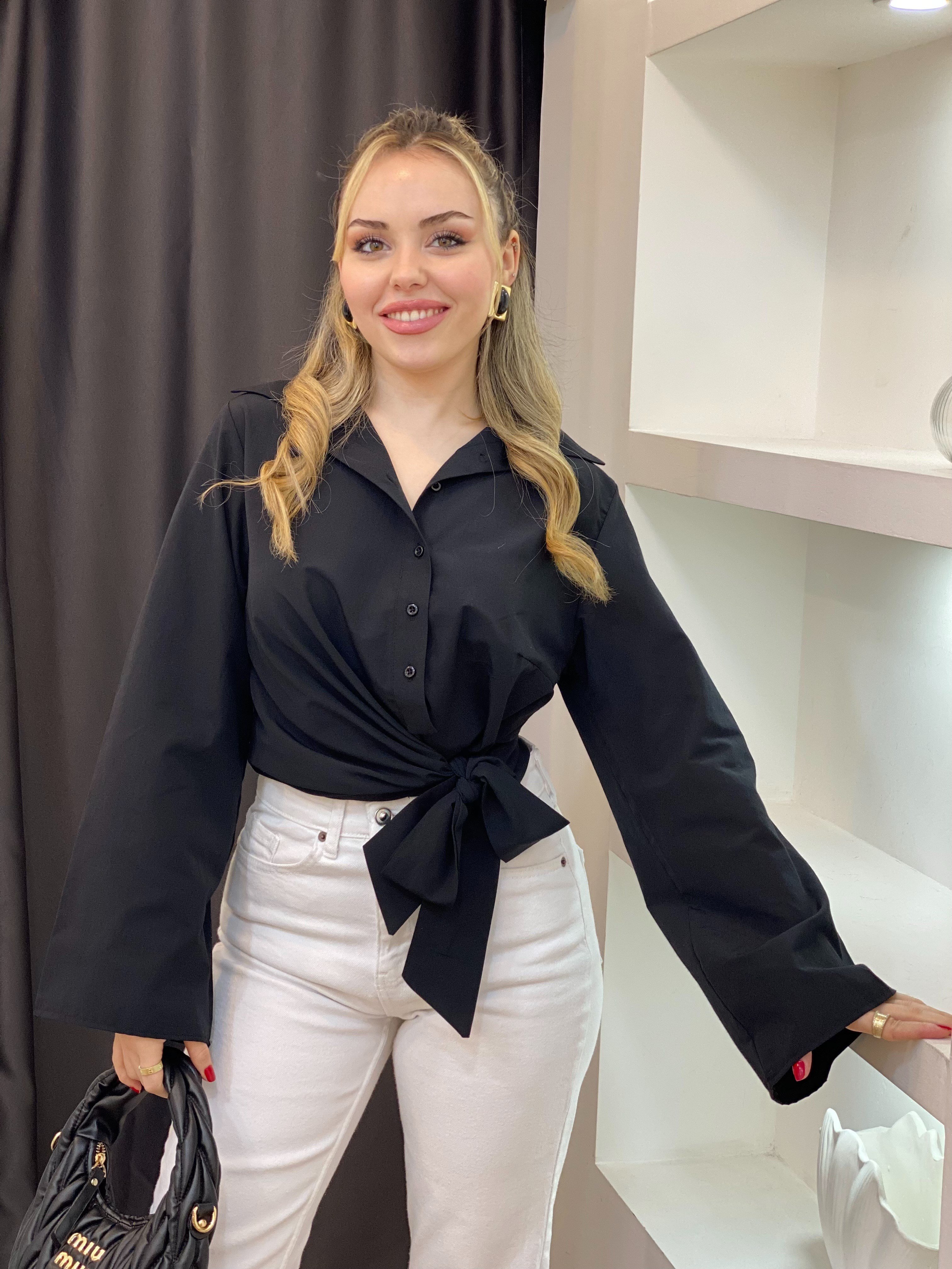 Siyah Yanı Bağlamalı Model Gömlek 