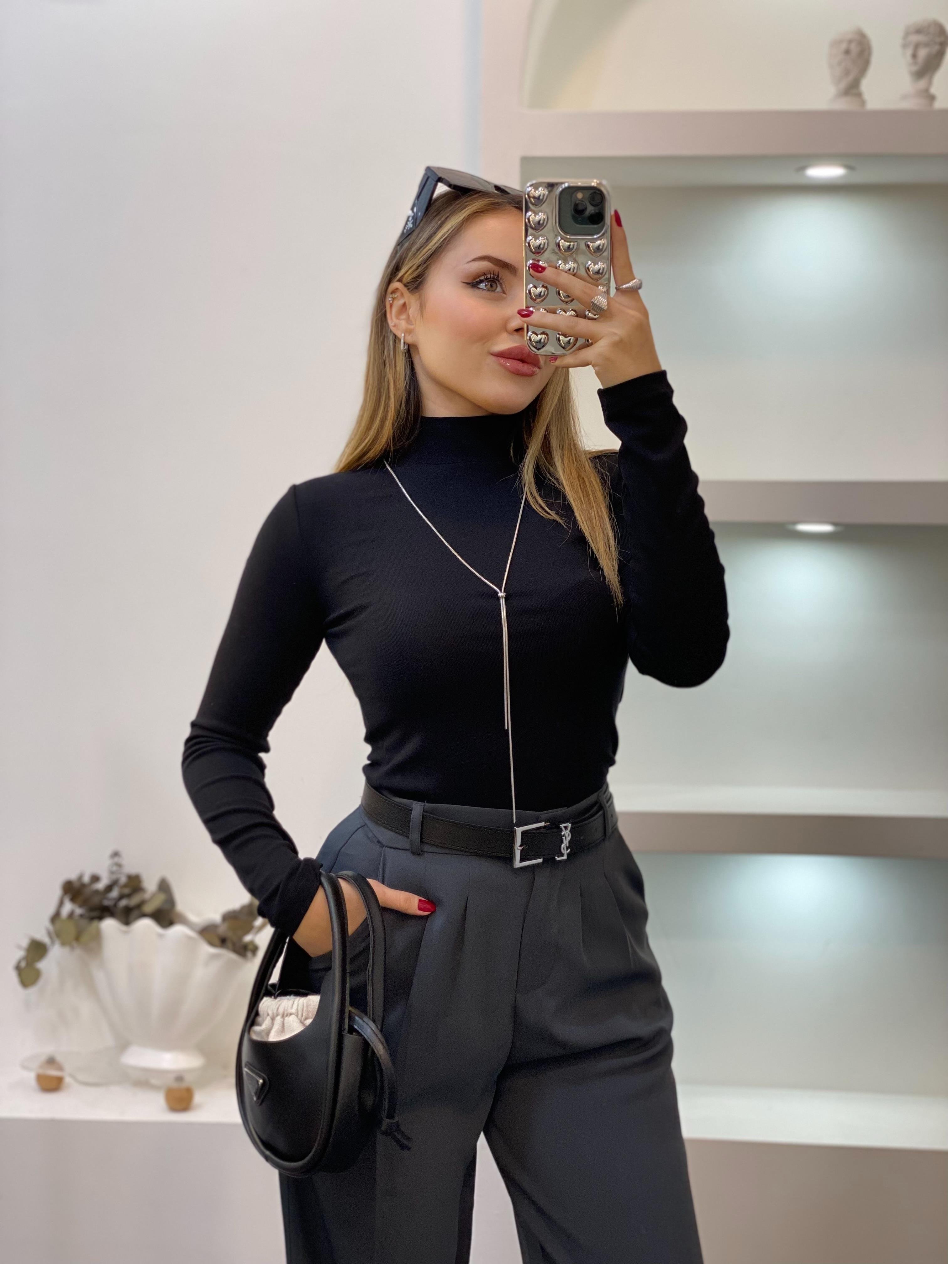 Siyah Yarım Boğazlı Modal Kumaş Basic Bluz