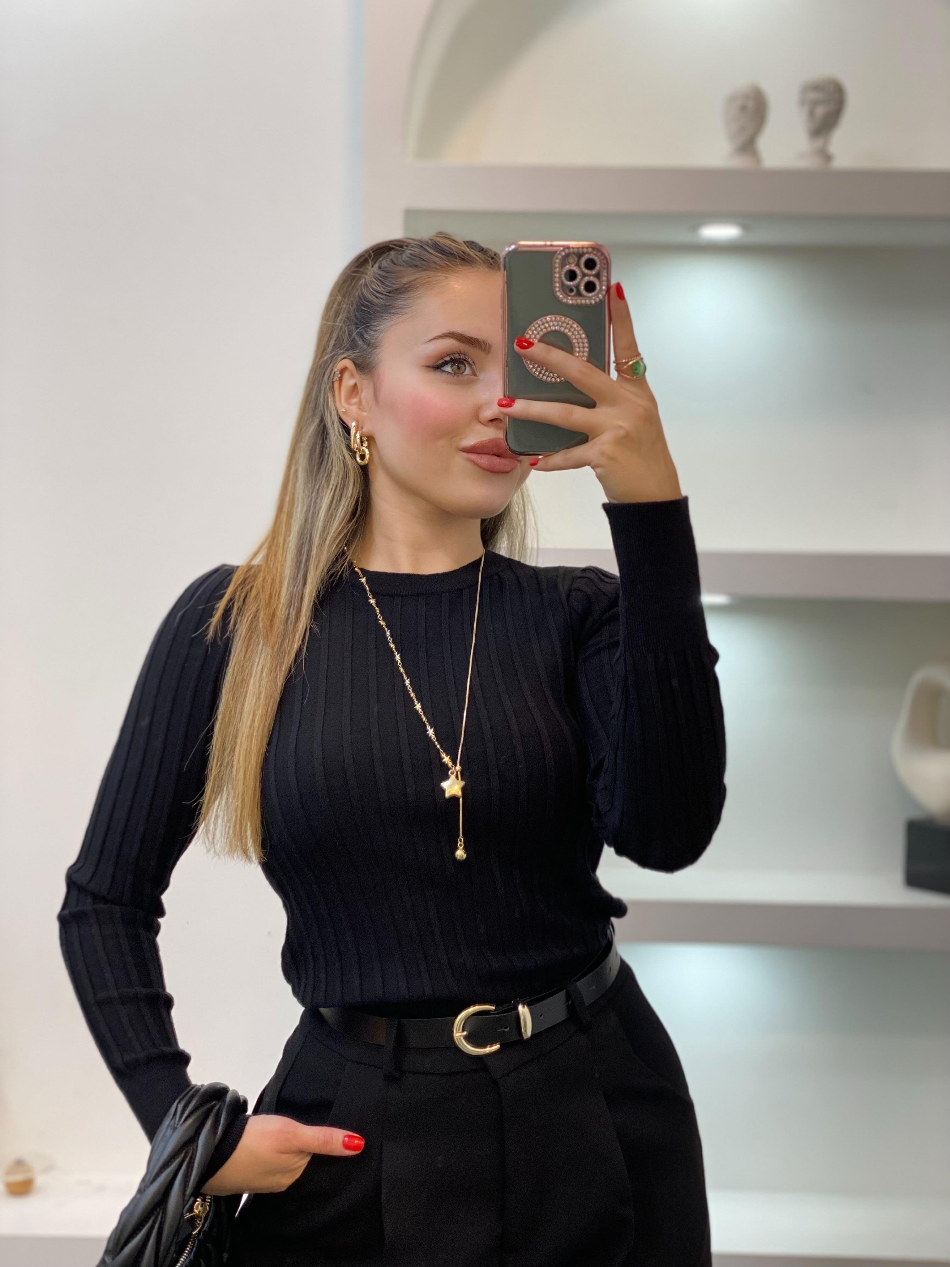 Siyah Yumoş Dokulu Triko Bluz 