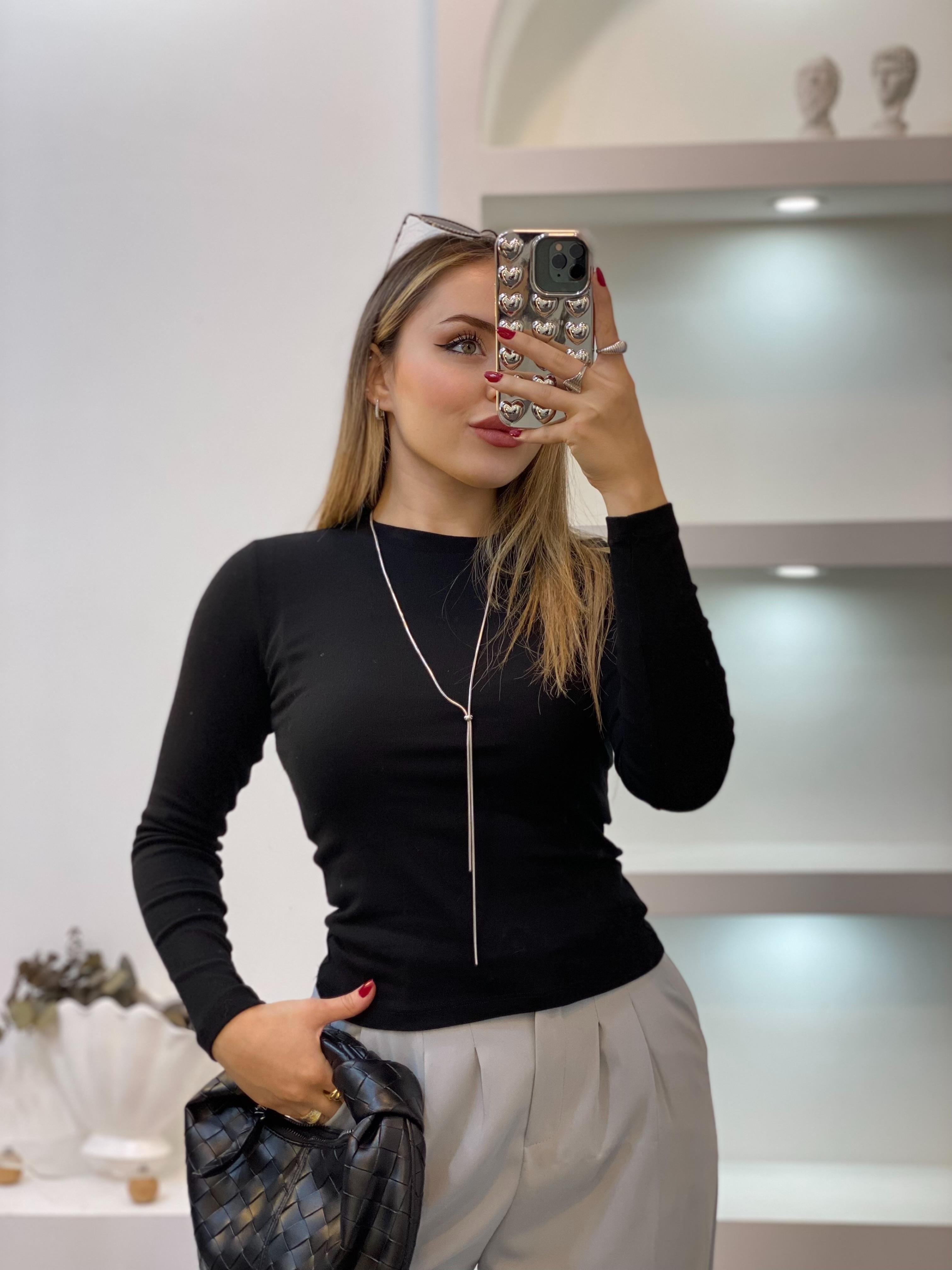 Siyah Yuvarlak Yaka Modal Kumaş Basic Bluz