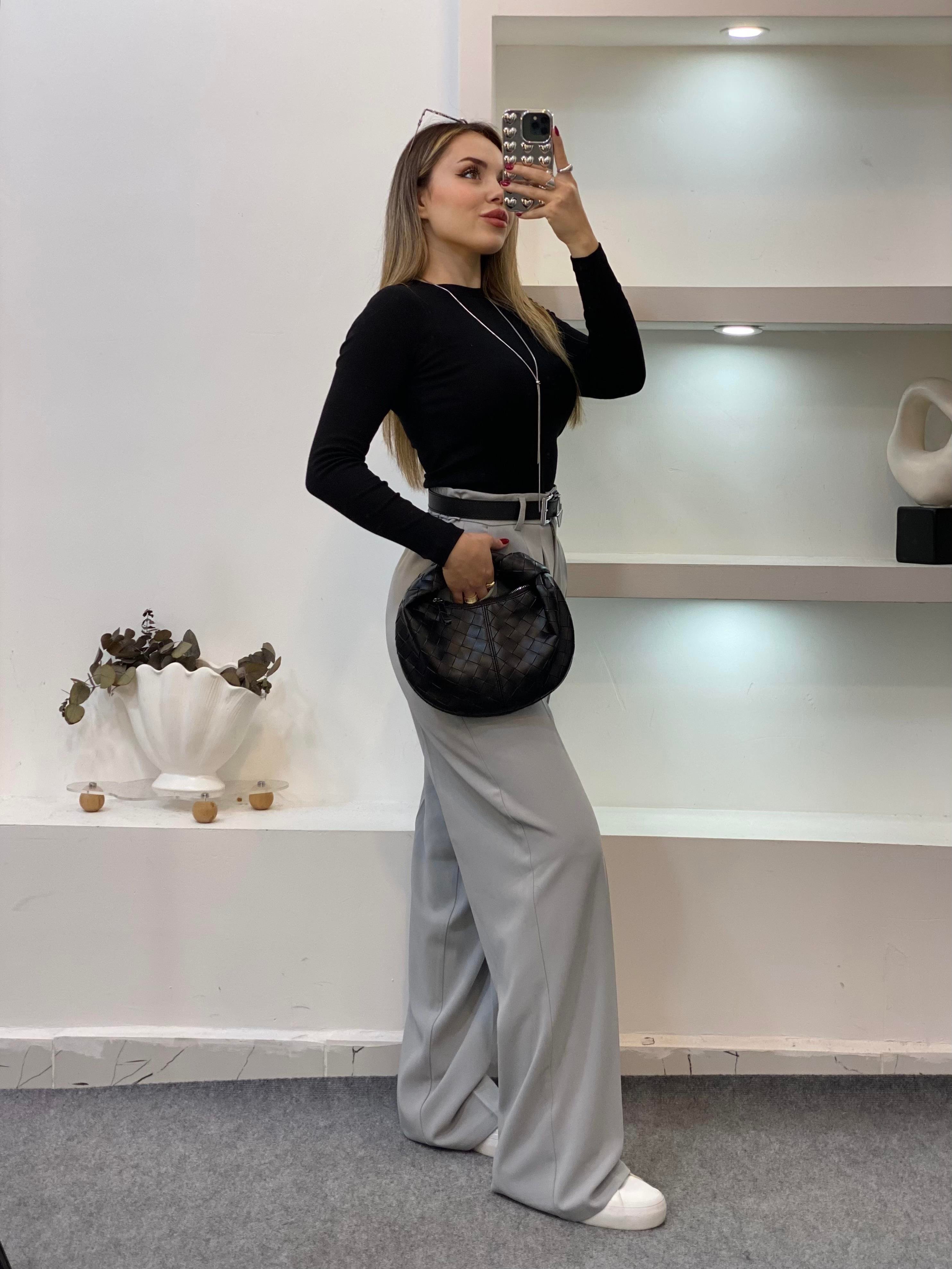 Siyah Yuvarlak Yaka Modal Kumaş Basic Bluz