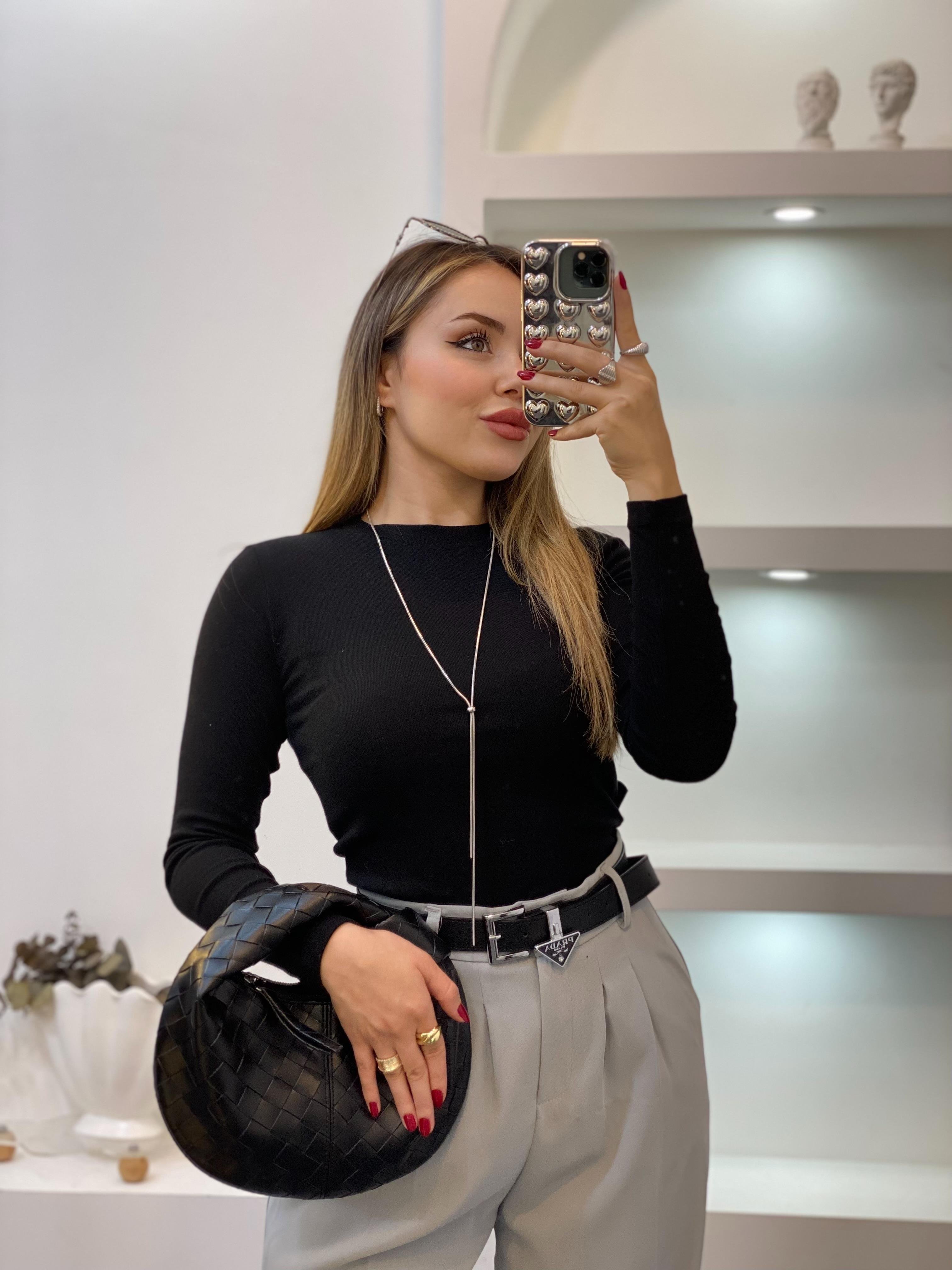 Siyah Yuvarlak Yaka Modal Kumaş Basic Bluz
