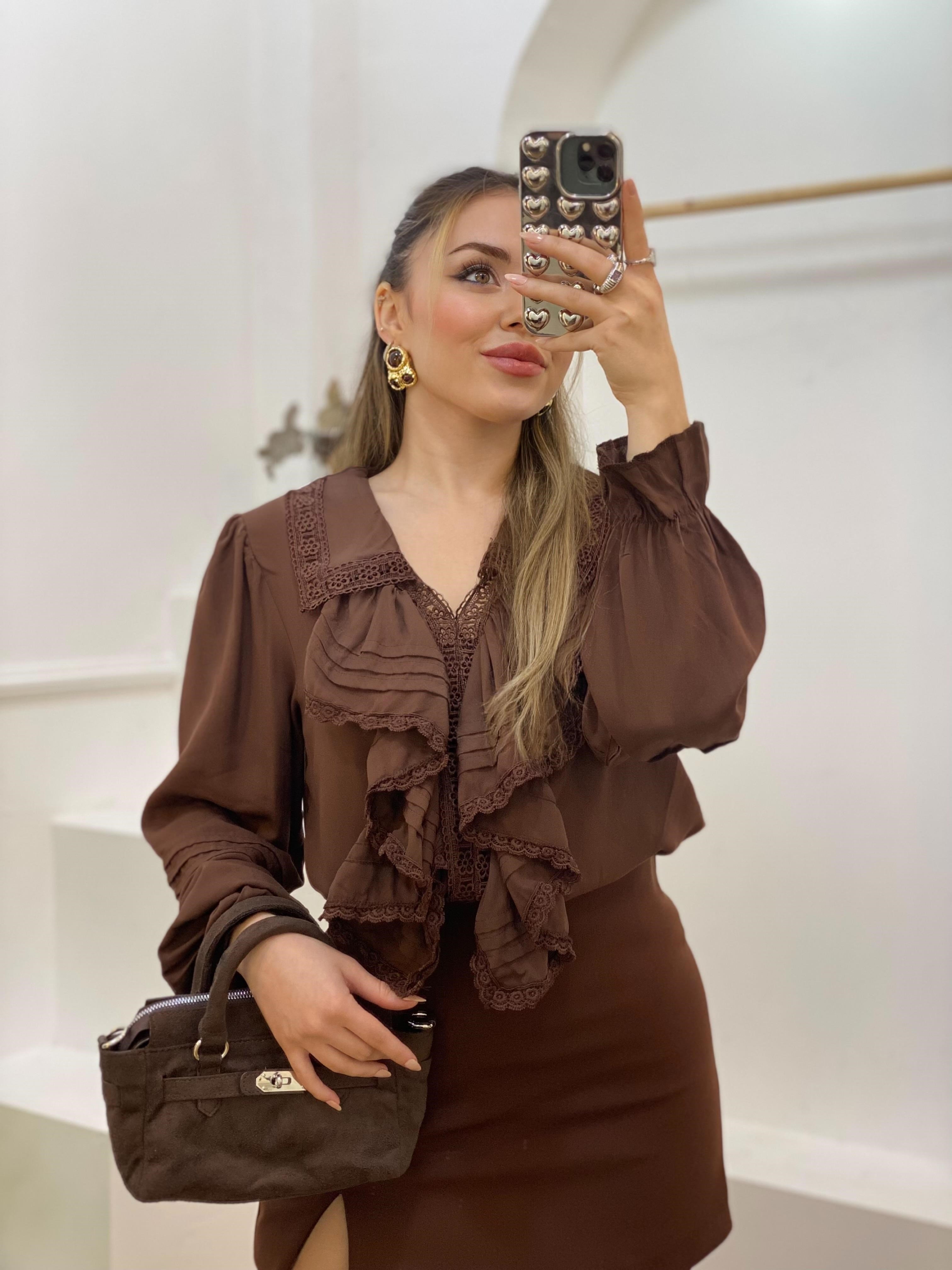 Tasarım Acı Kahve V Yaka Önü Volanlı  Bluz 