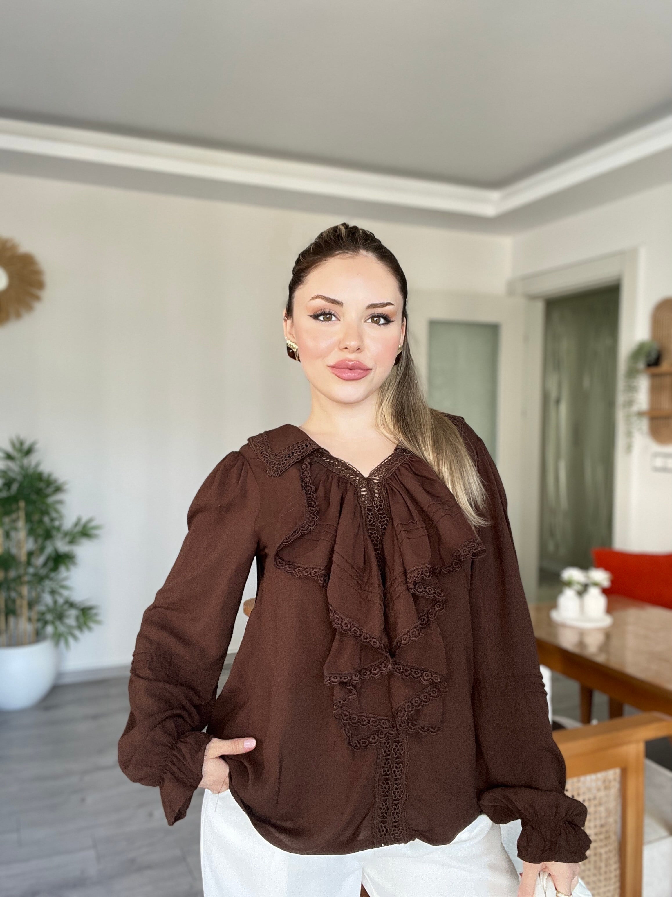 Tasarım Acı Kahve V Yaka Önü Volanlı  Bluz 