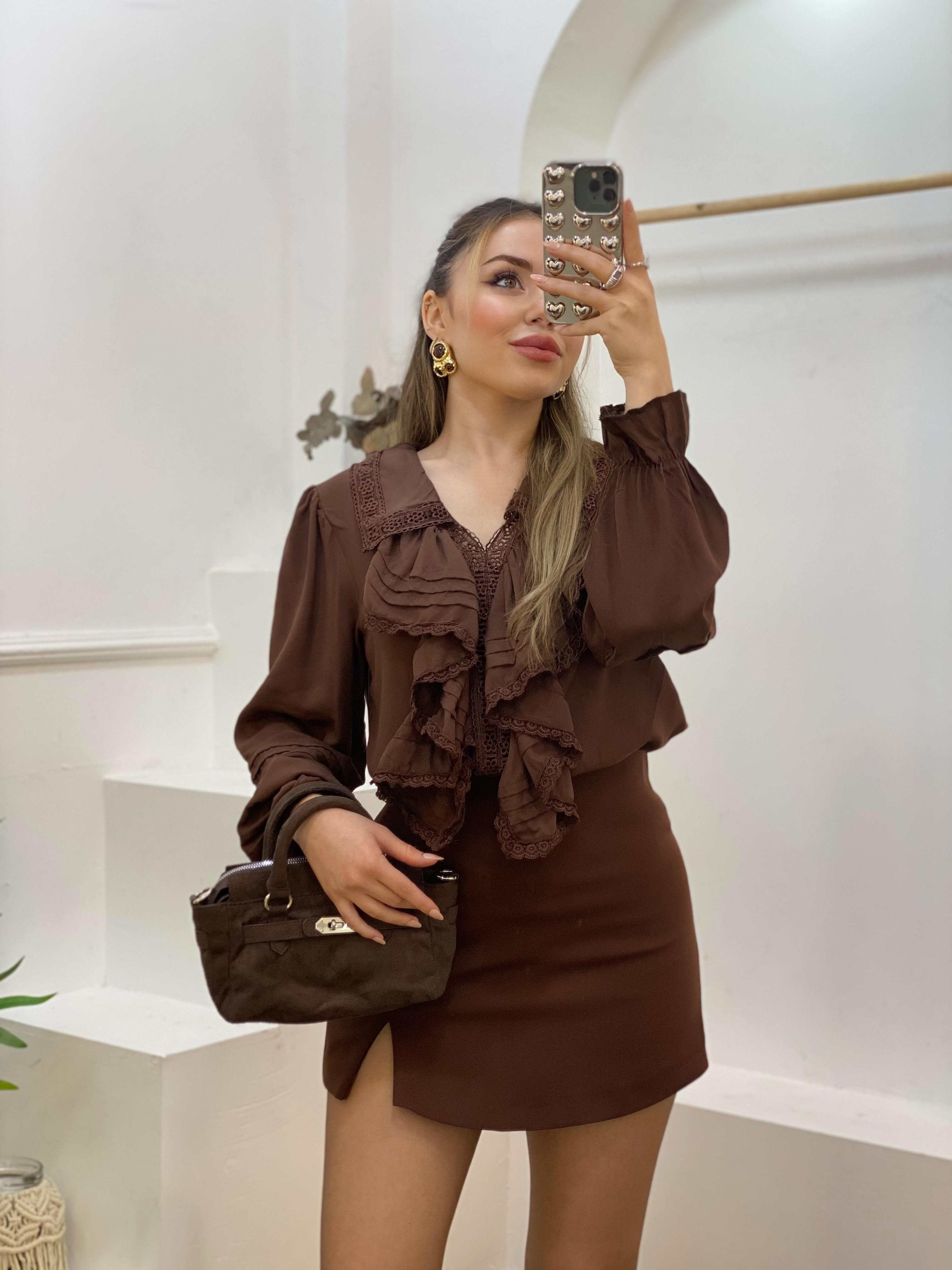 Tasarım Acı Kahve V Yaka Önü Volanlı  Bluz 