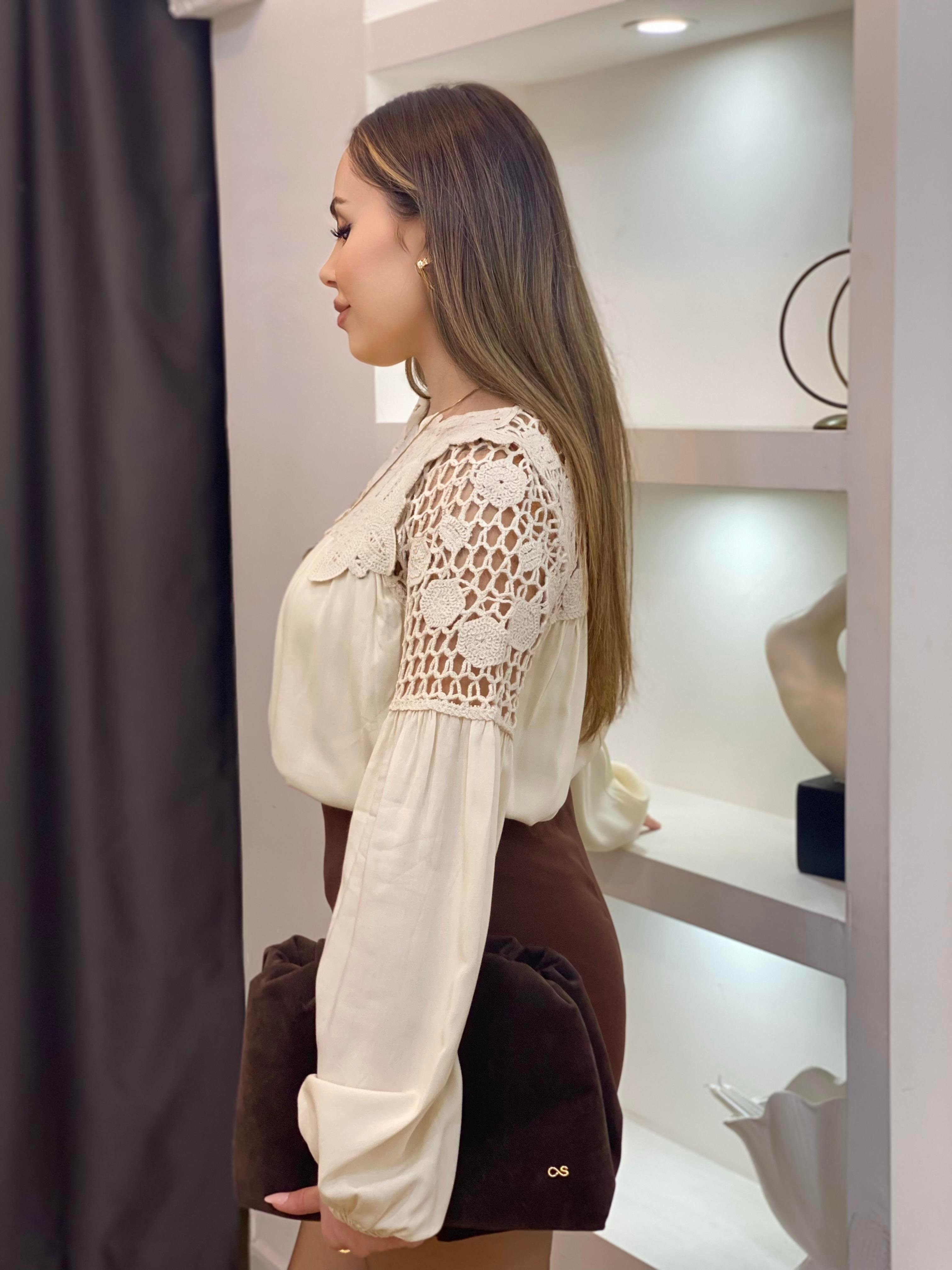 Tasarım Bej Dantel Detaylı Bluz
