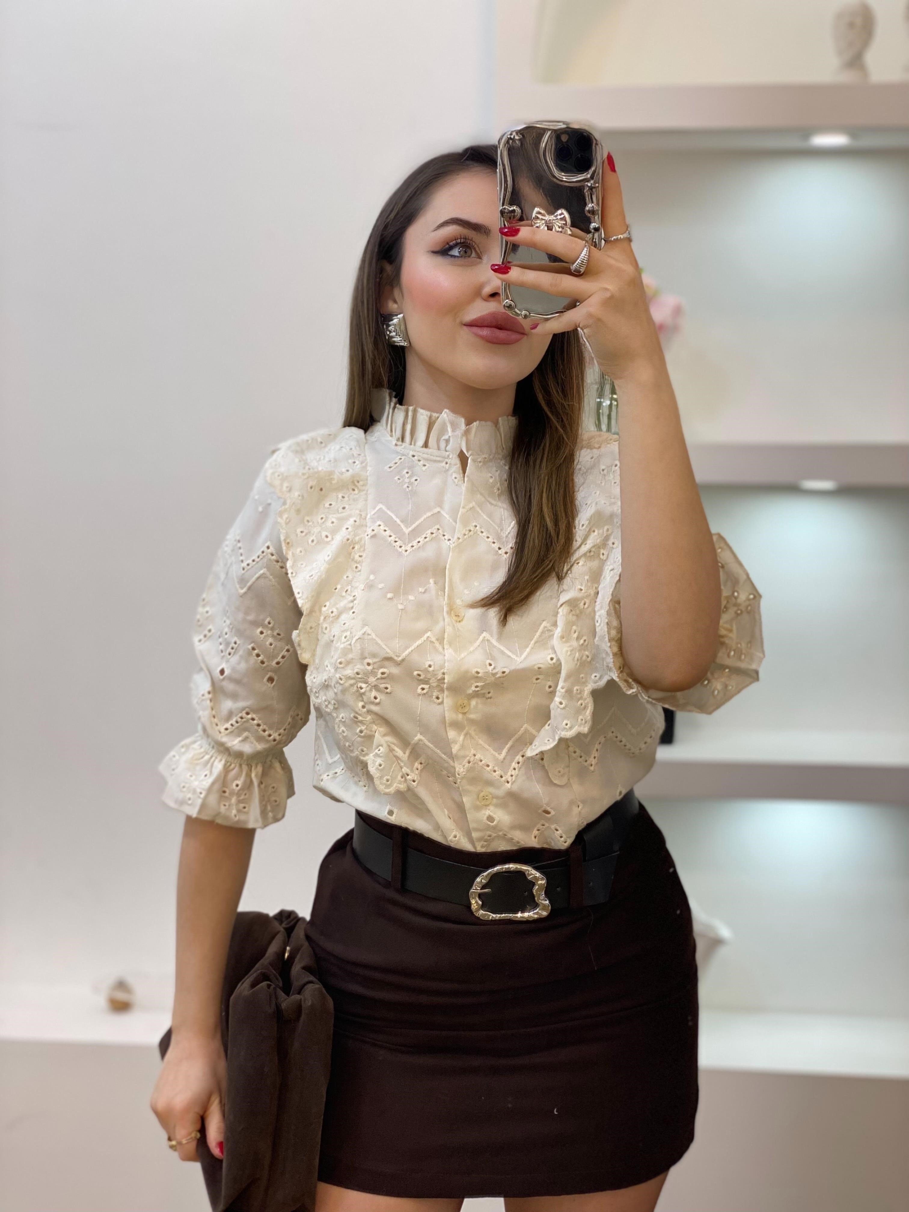 Tasarım Bej Fistolu Volanlı Gömlek 