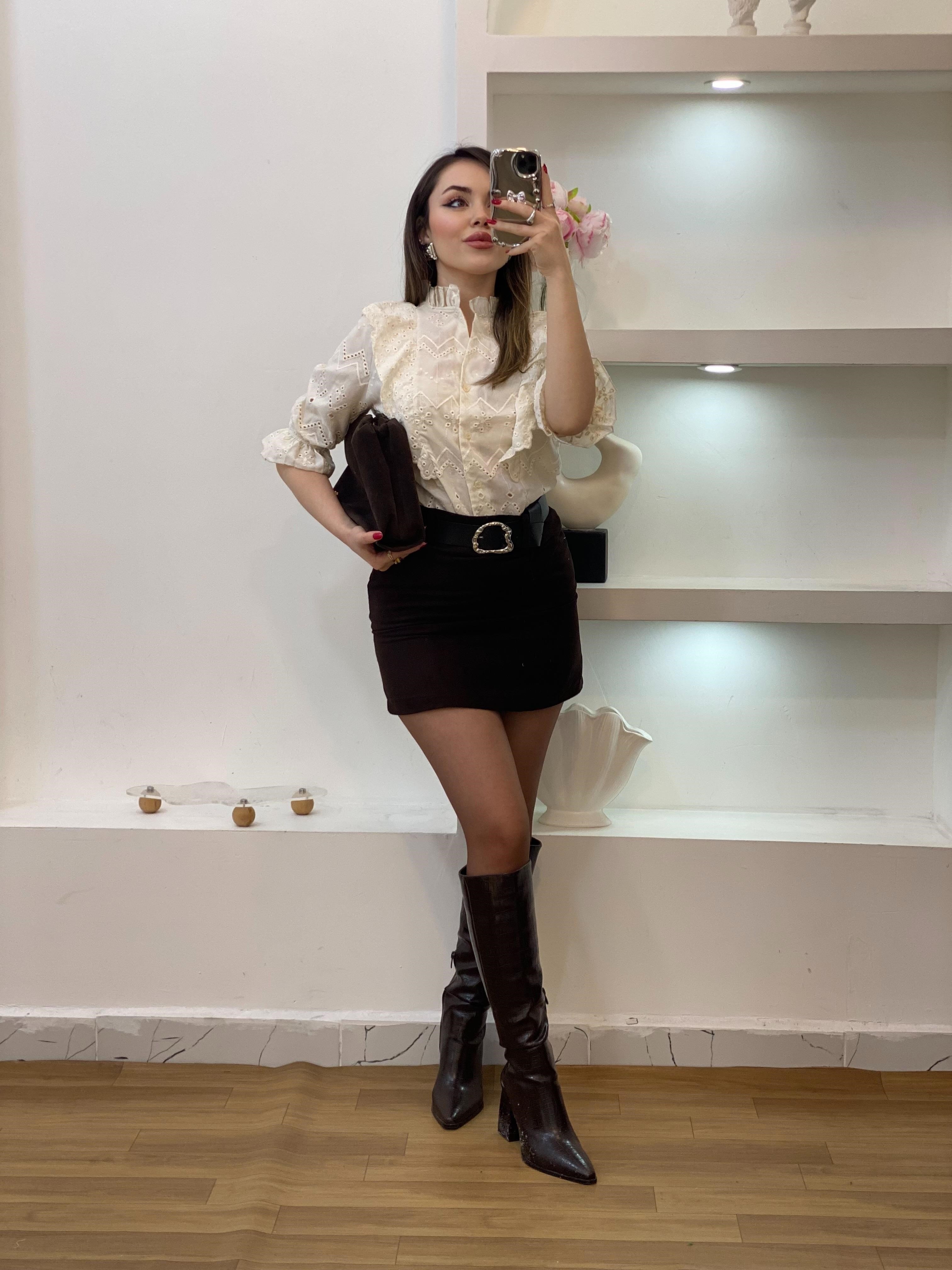 Tasarım Bej Fistolu Volanlı Gömlek 