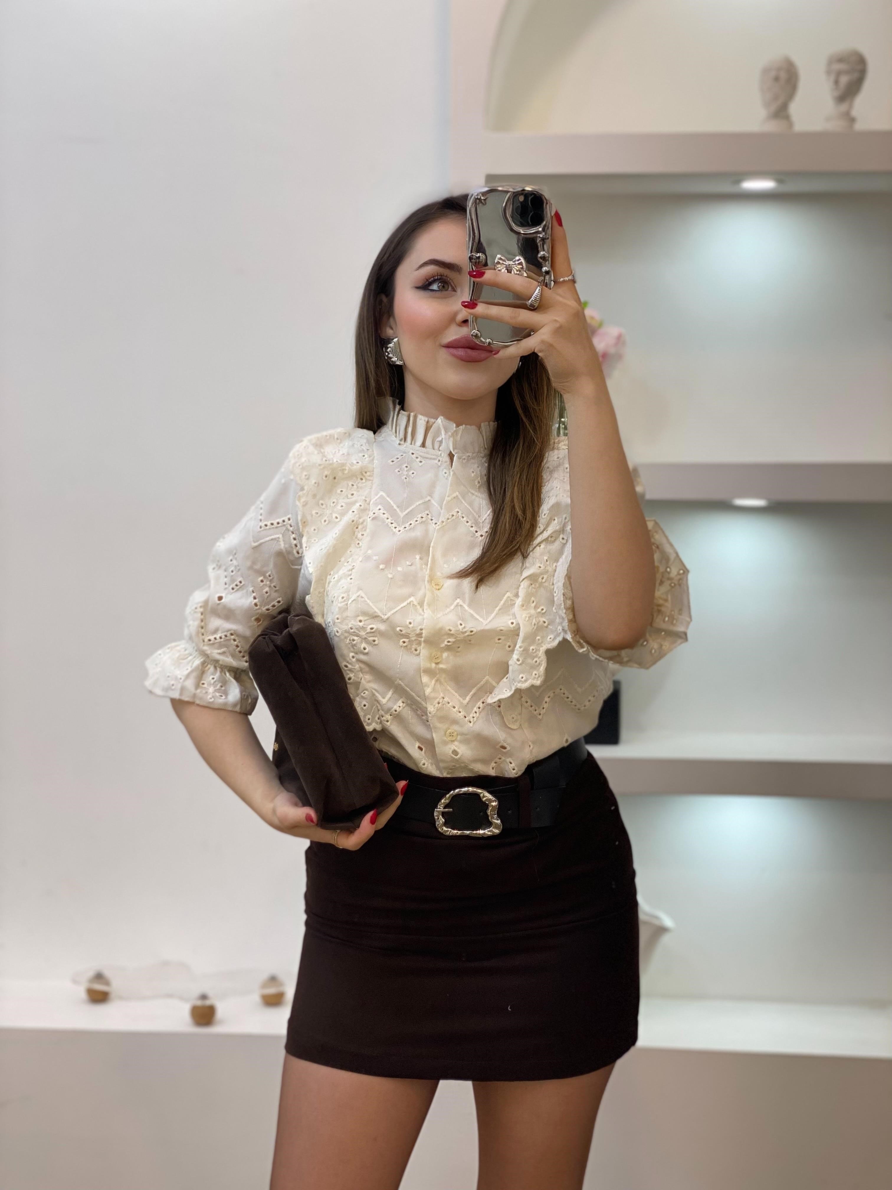 Tasarım Bej Fistolu Volanlı Gömlek 