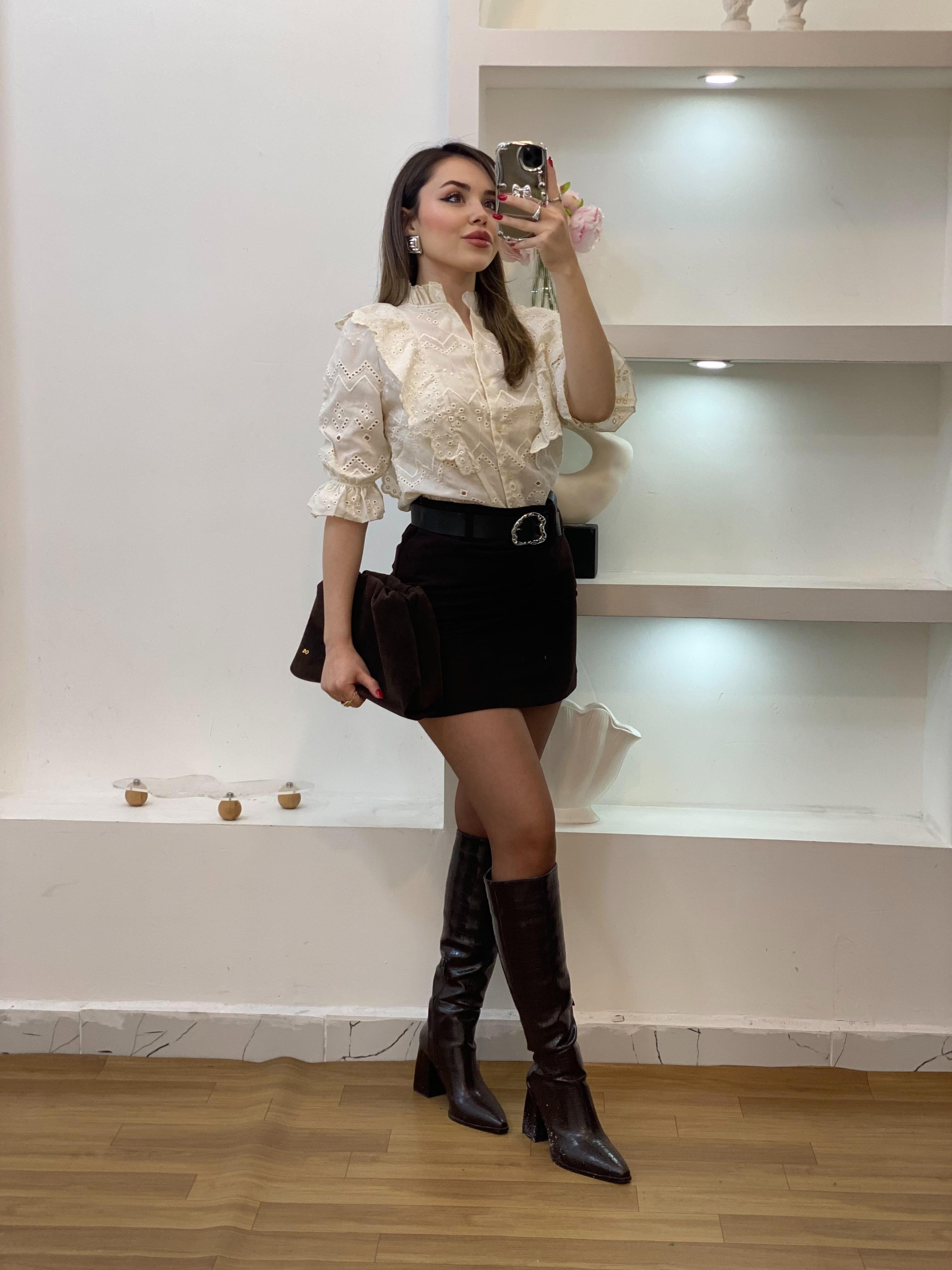 Tasarım Bej Fistolu Volanlı Gömlek 