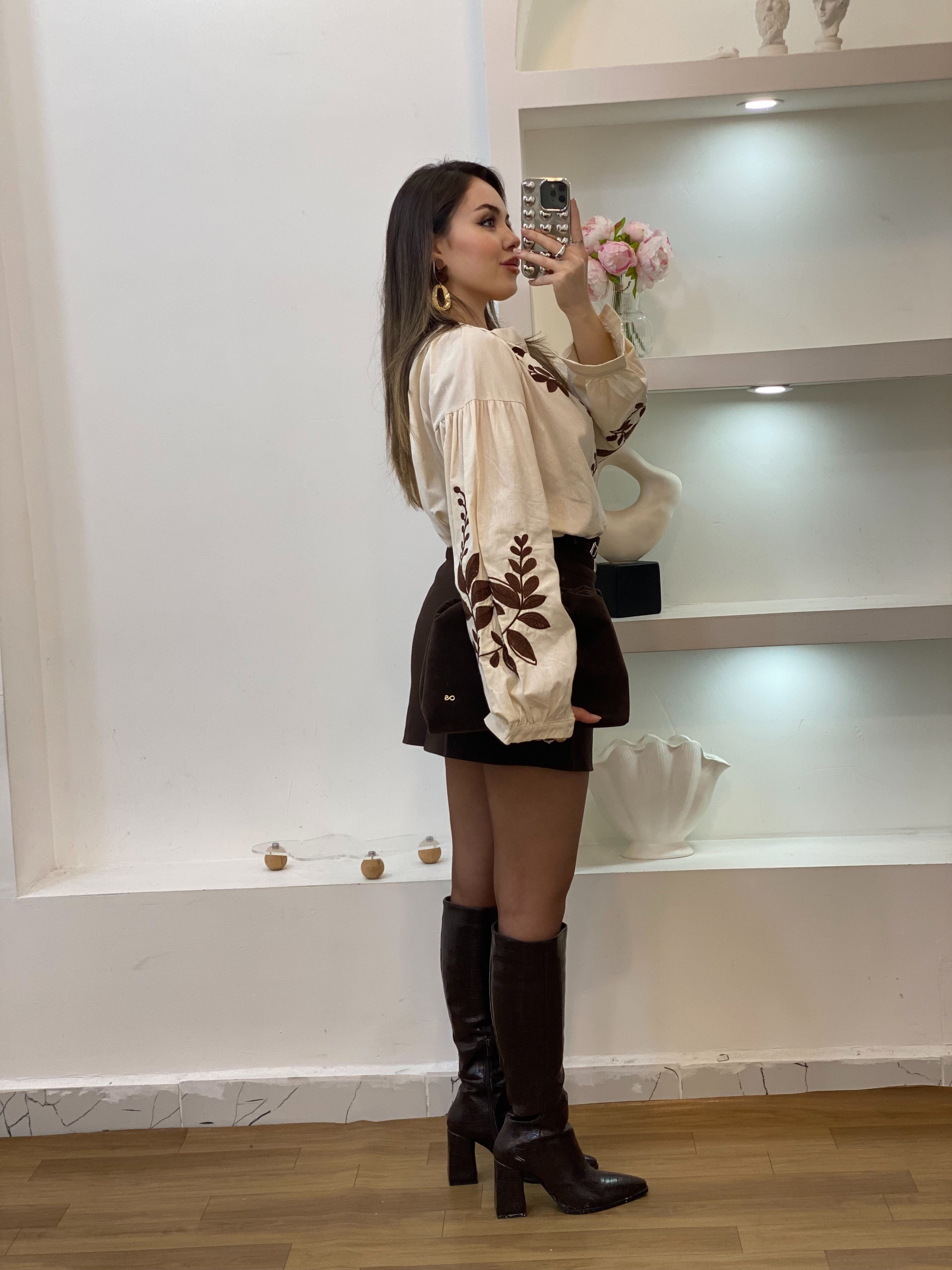 Tasarım Bej Kahve Nakışlı Bluz 