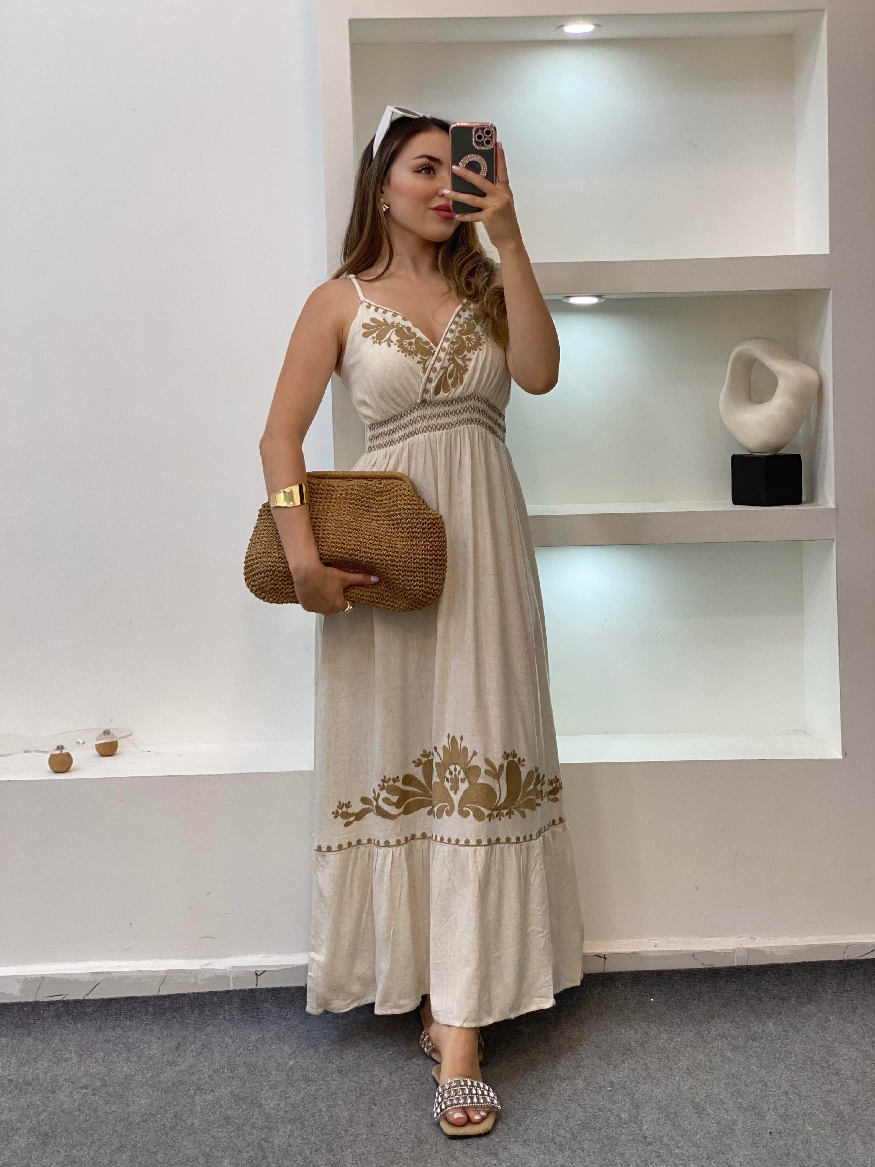 Tasarım Bej Nakışlı Model Elbise