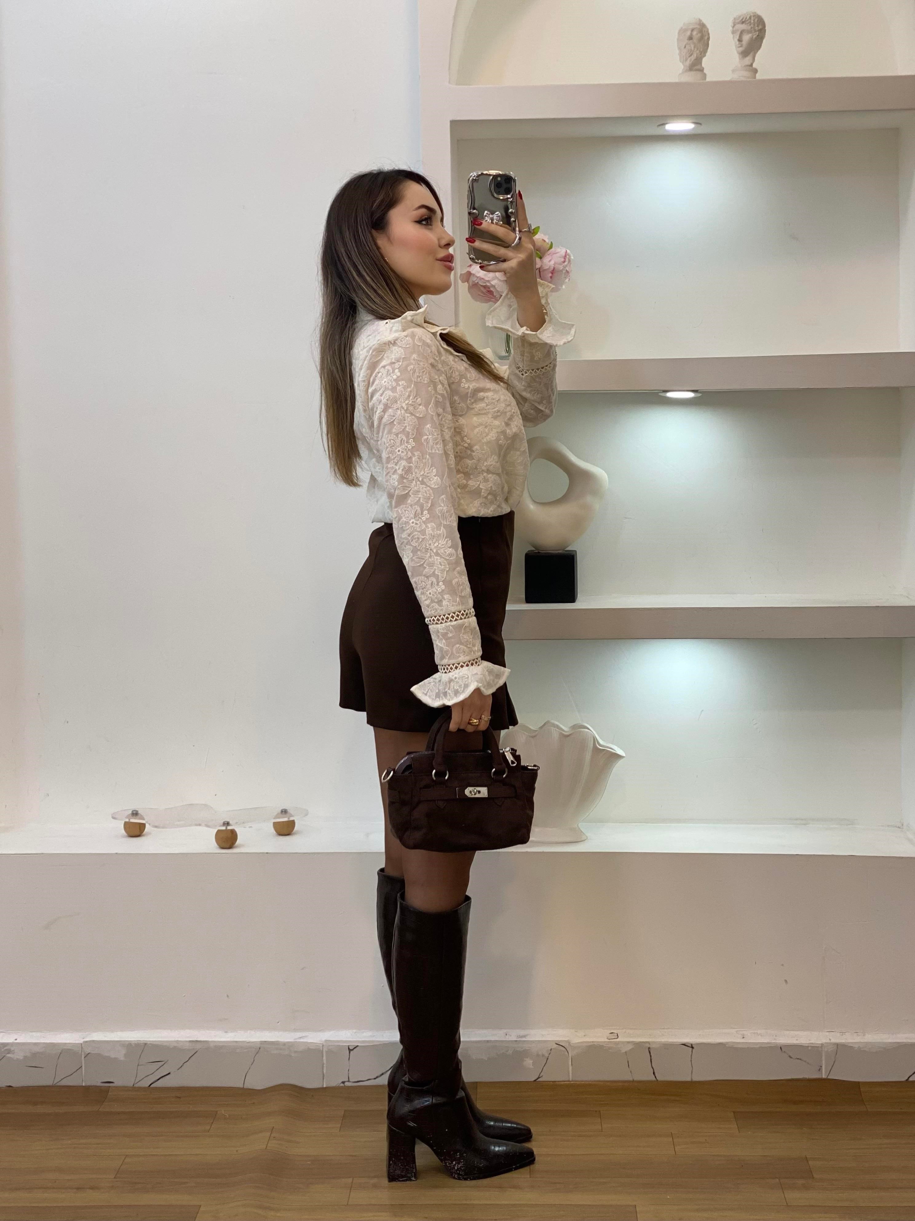 Tasarım Bej Renk Volanlı  Gömlek 