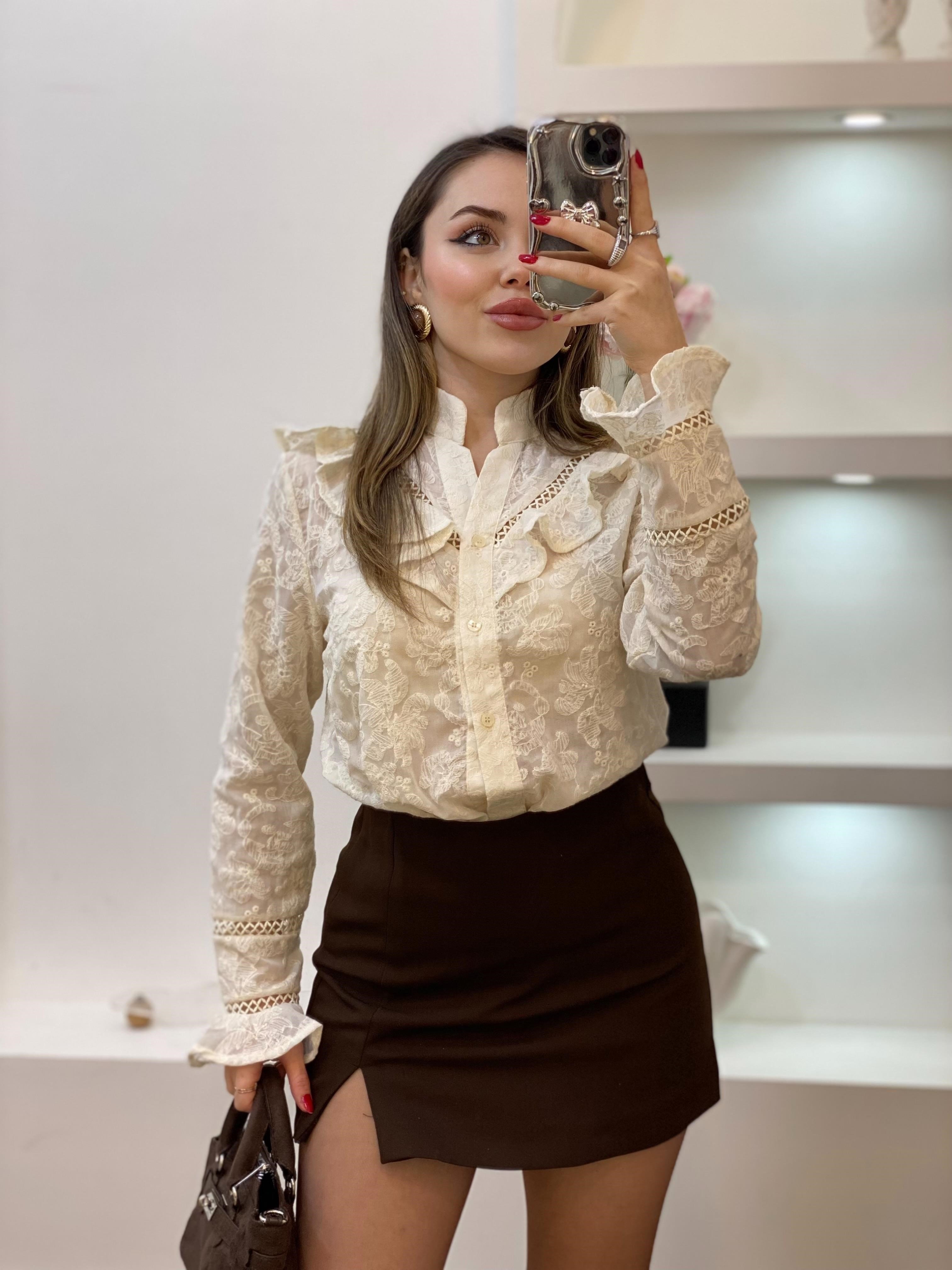 Tasarım Bej Renk Volanlı  Gömlek 
