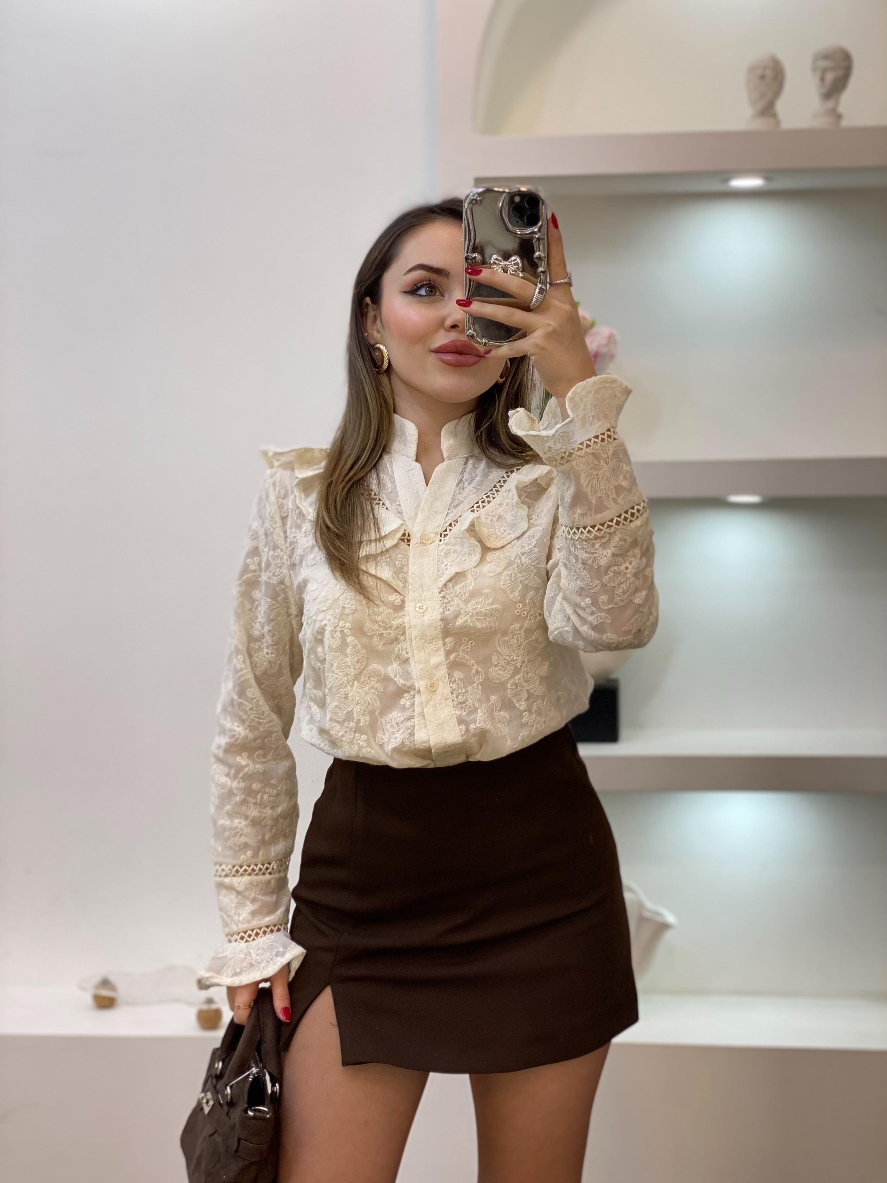 Tasarım Bej Renk Volanlı  Gömlek 