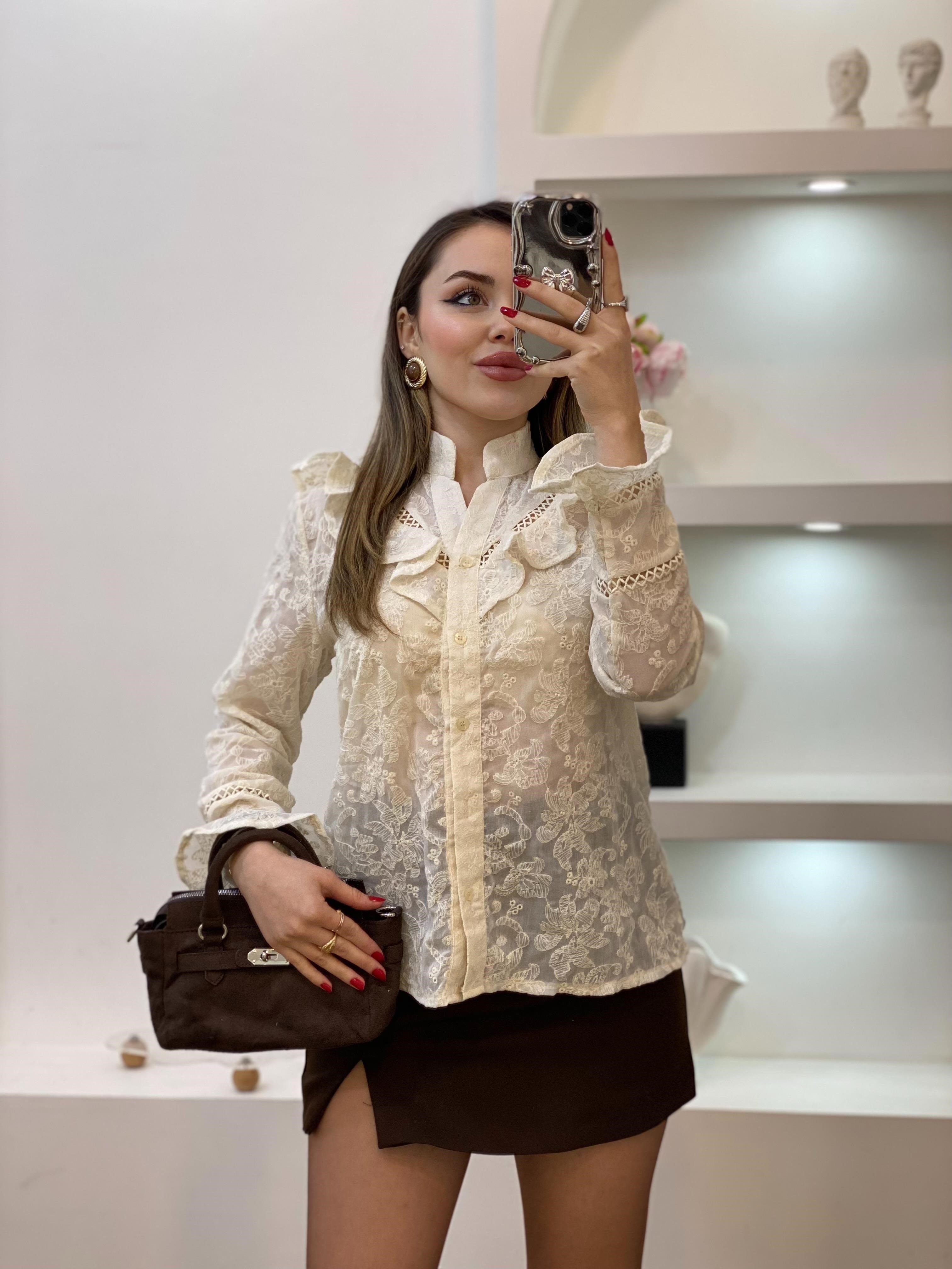 Tasarım Bej Renk Volanlı  Gömlek 