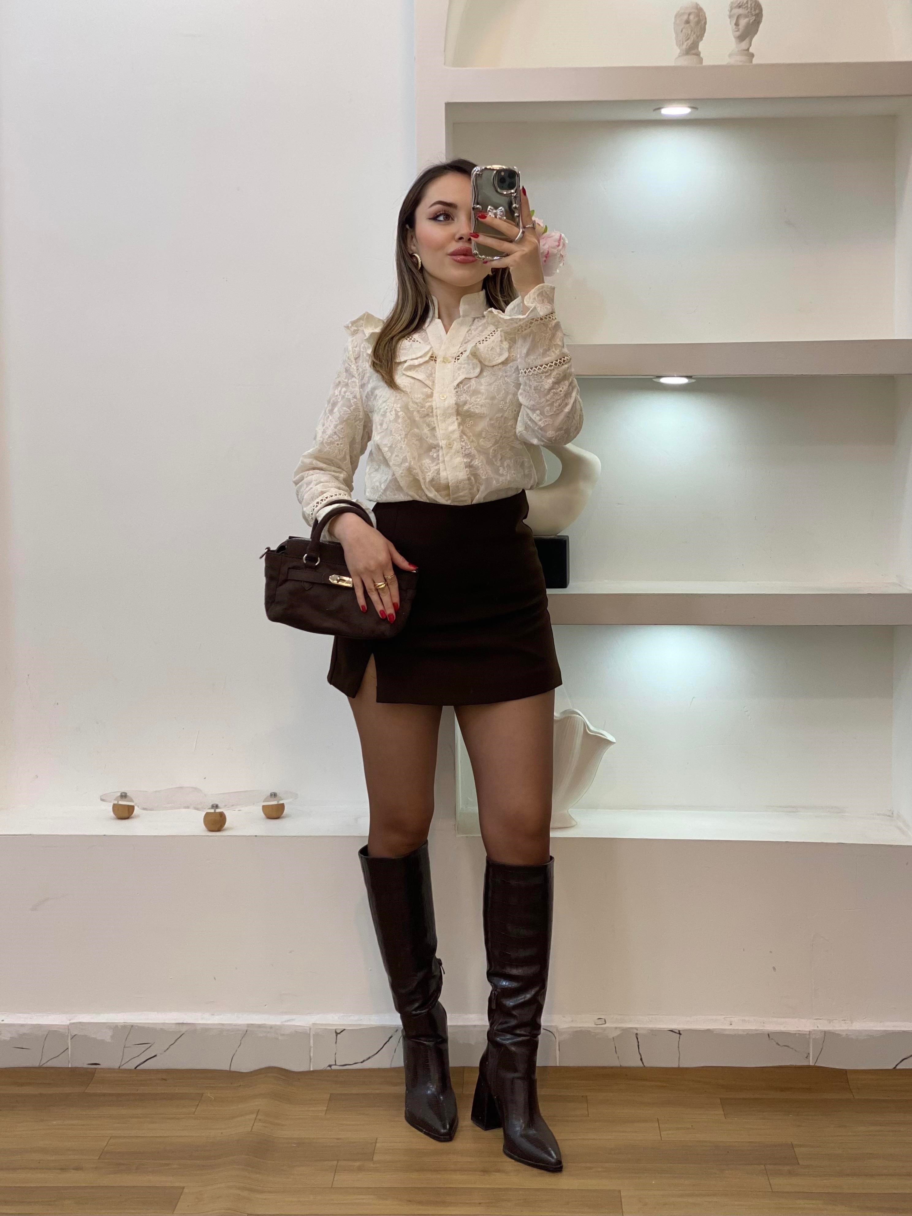 Tasarım Bej Renk Volanlı  Gömlek 