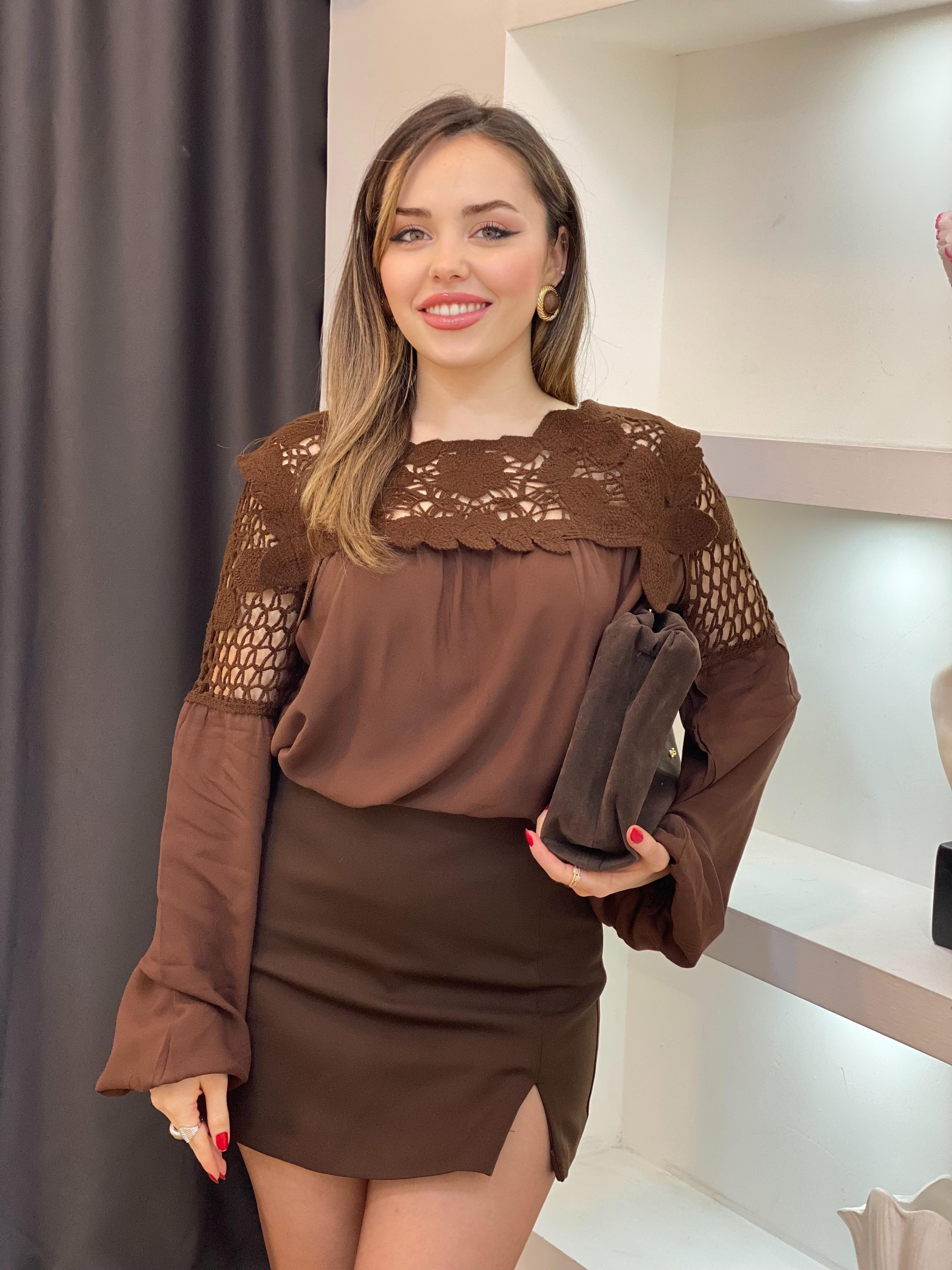 Tasarım Kahve Motifli Dantel Detaylı Bluz