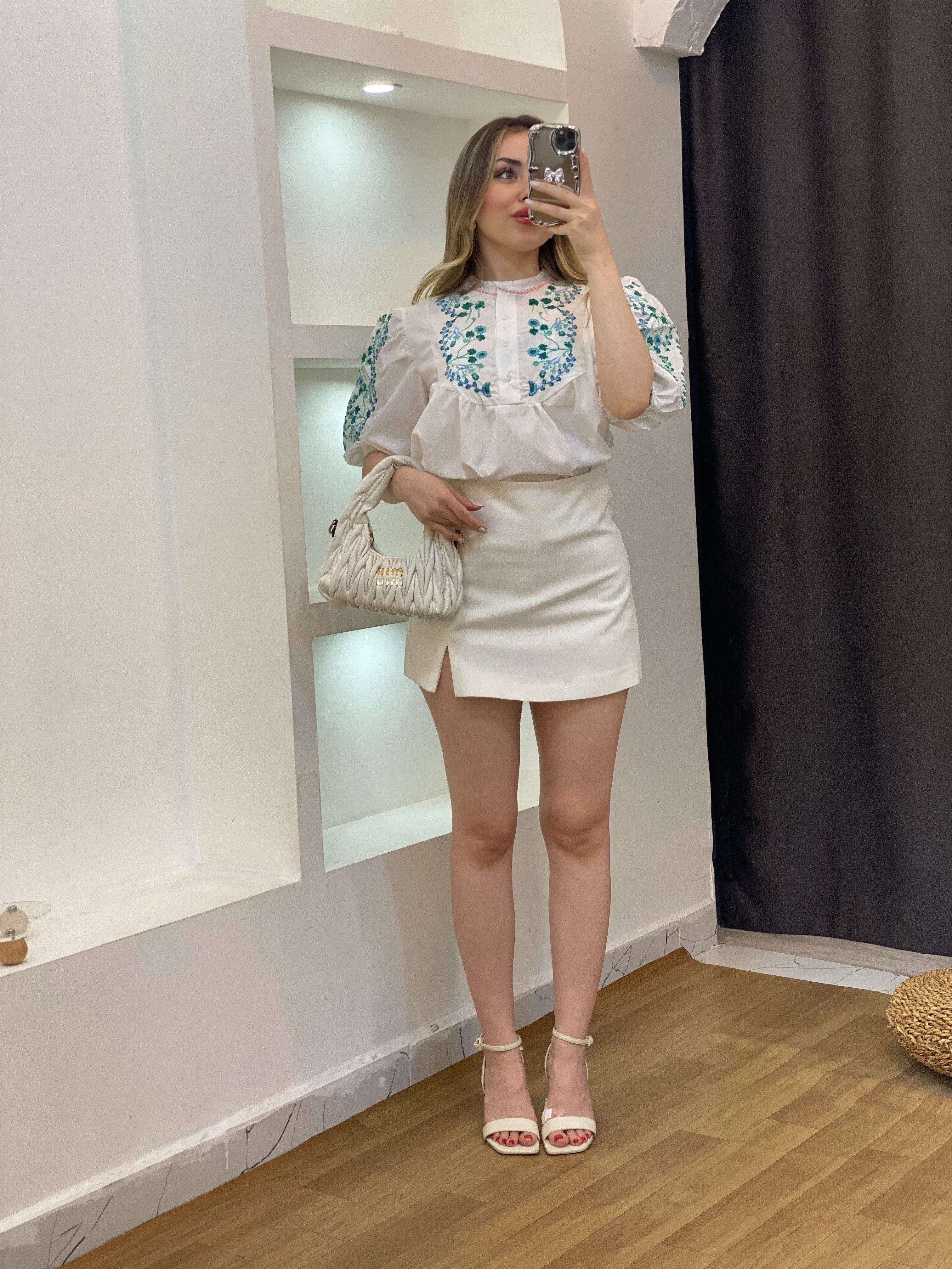 Tasarım Mavi Nakışlı Önü Düğmeli Bluz