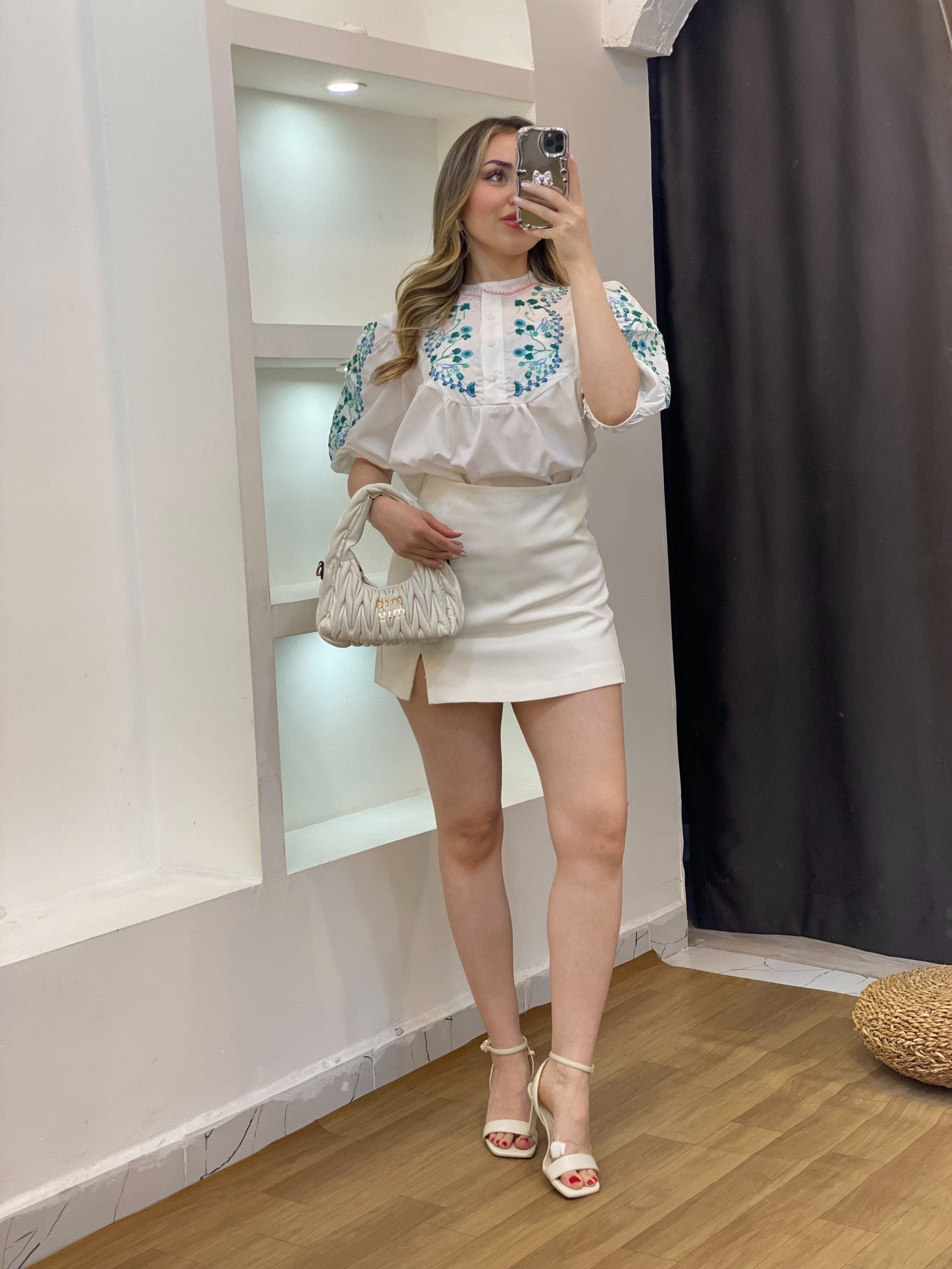Tasarım Mavi Nakışlı Önü Düğmeli Bluz