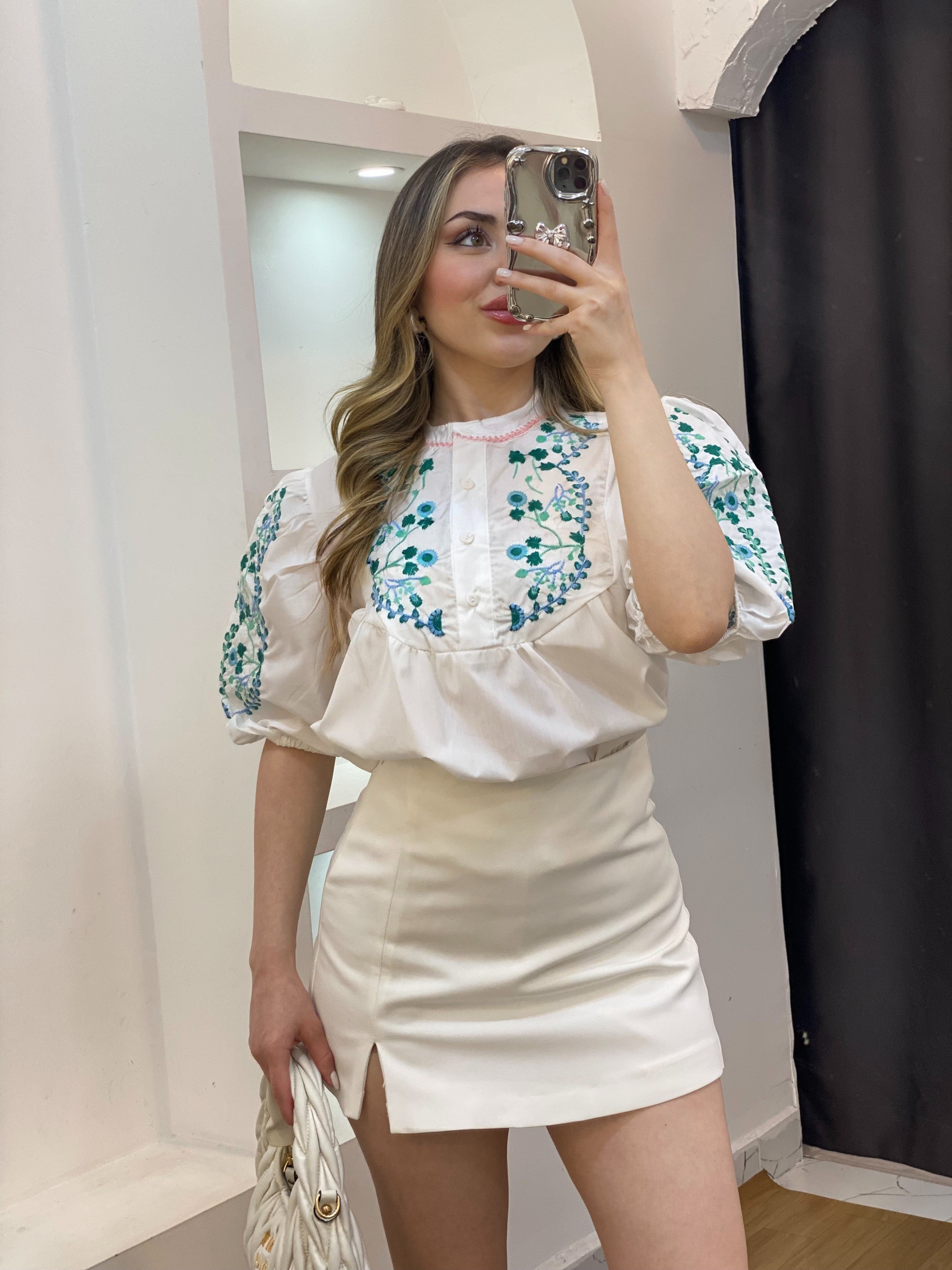 Tasarım Mavi Nakışlı Önü Düğmeli Bluz