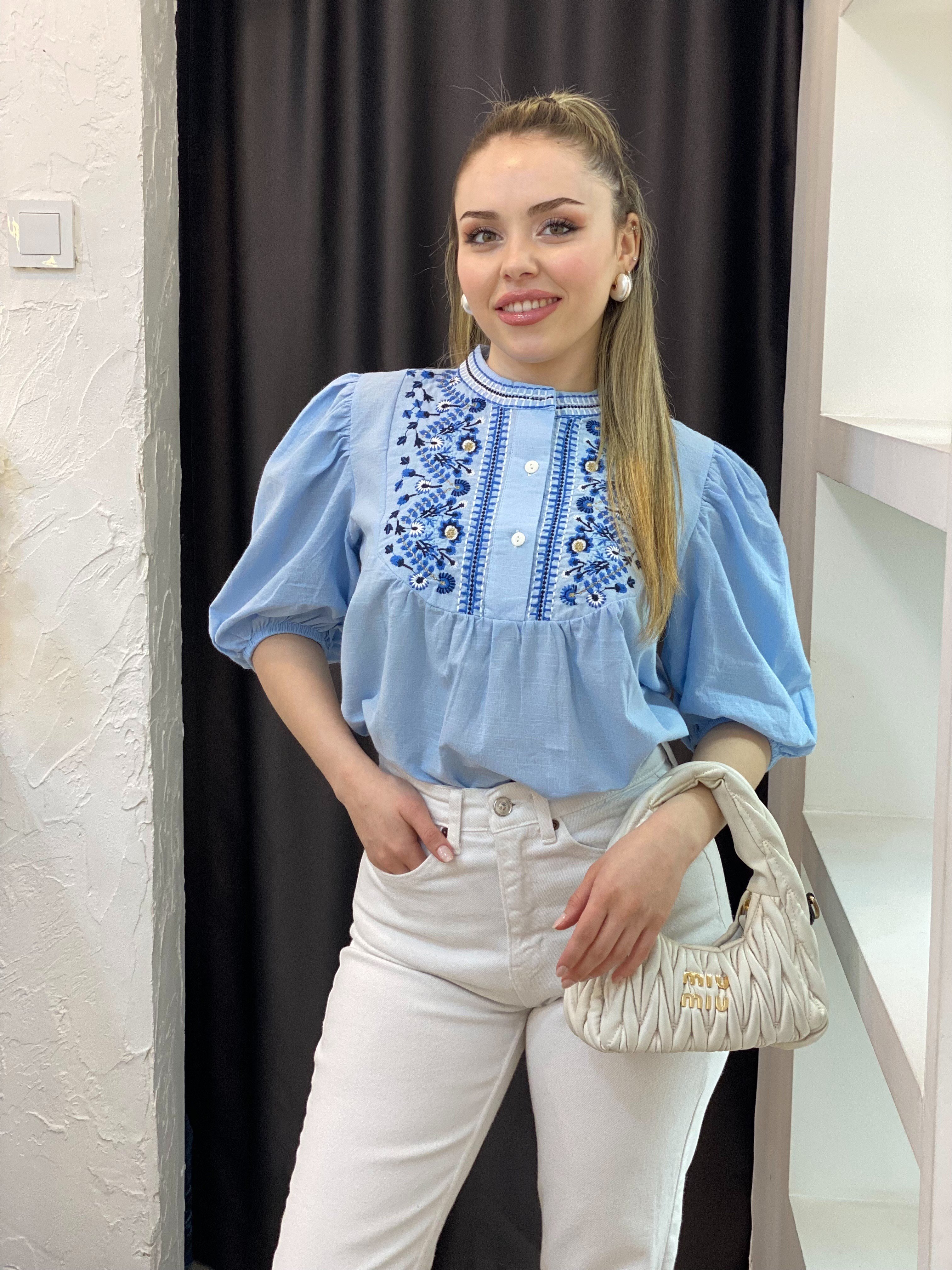 Tasarım Mavi Nakışlu Model Bluz 