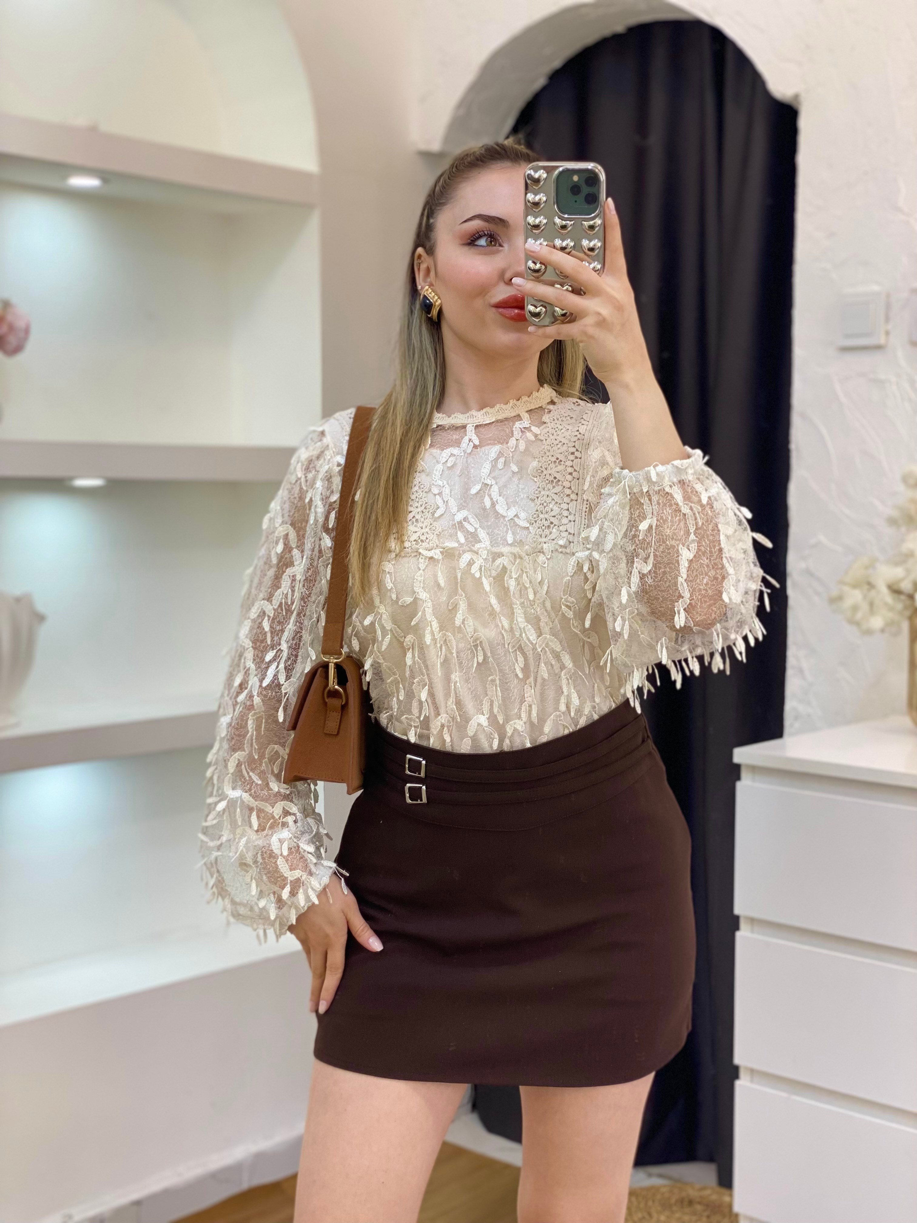 Tasarım Özel Seri Bej Güpürlü Bluz